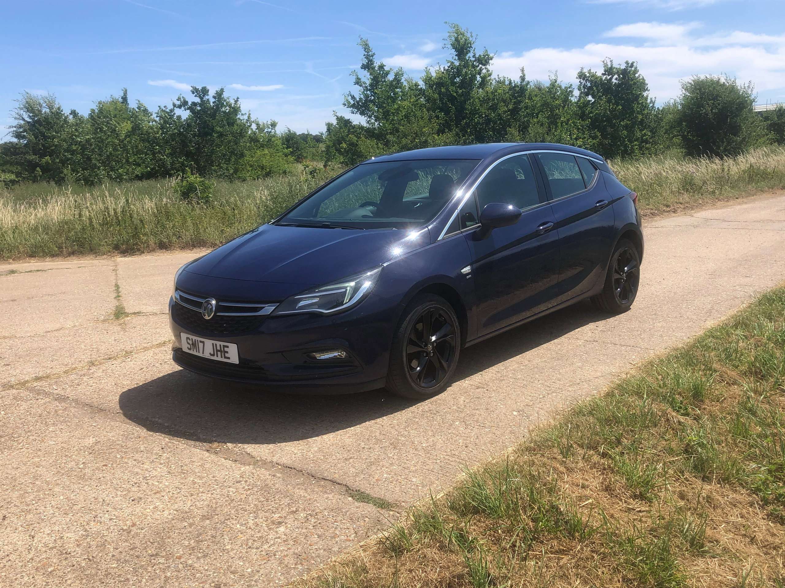 A 2017 VAUXHALL ASTRA 1.4i SRi Hatchback 5dr Petrol Manual Euro 6 (100 ps) A 2017 VAUXHALL ASTRA 1.4i SRi Hatchback 5dr Petrol Manual Euro 6 (100 ps)