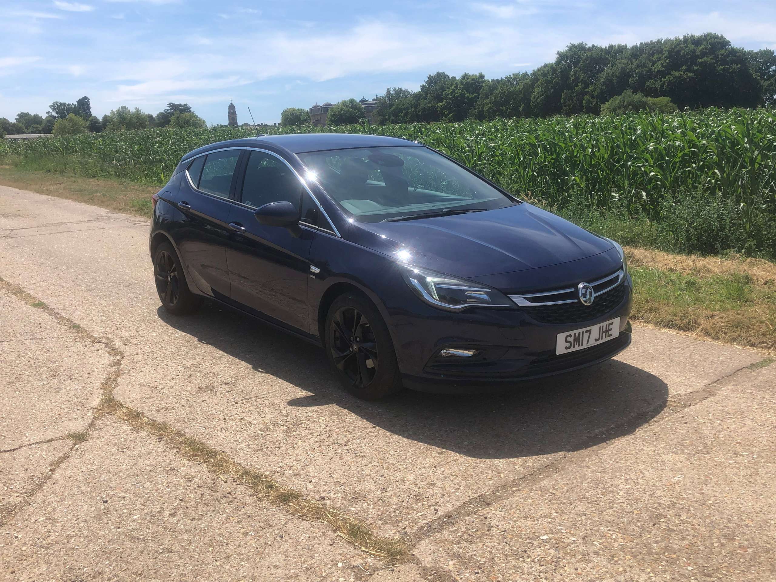 A 2017 VAUXHALL ASTRA 1.4i SRi Hatchback 5dr Petrol Manual Euro 6 (100 ps) A 2017 VAUXHALL ASTRA 1.4i SRi Hatchback 5dr Petrol Manual Euro 6 (100 ps)