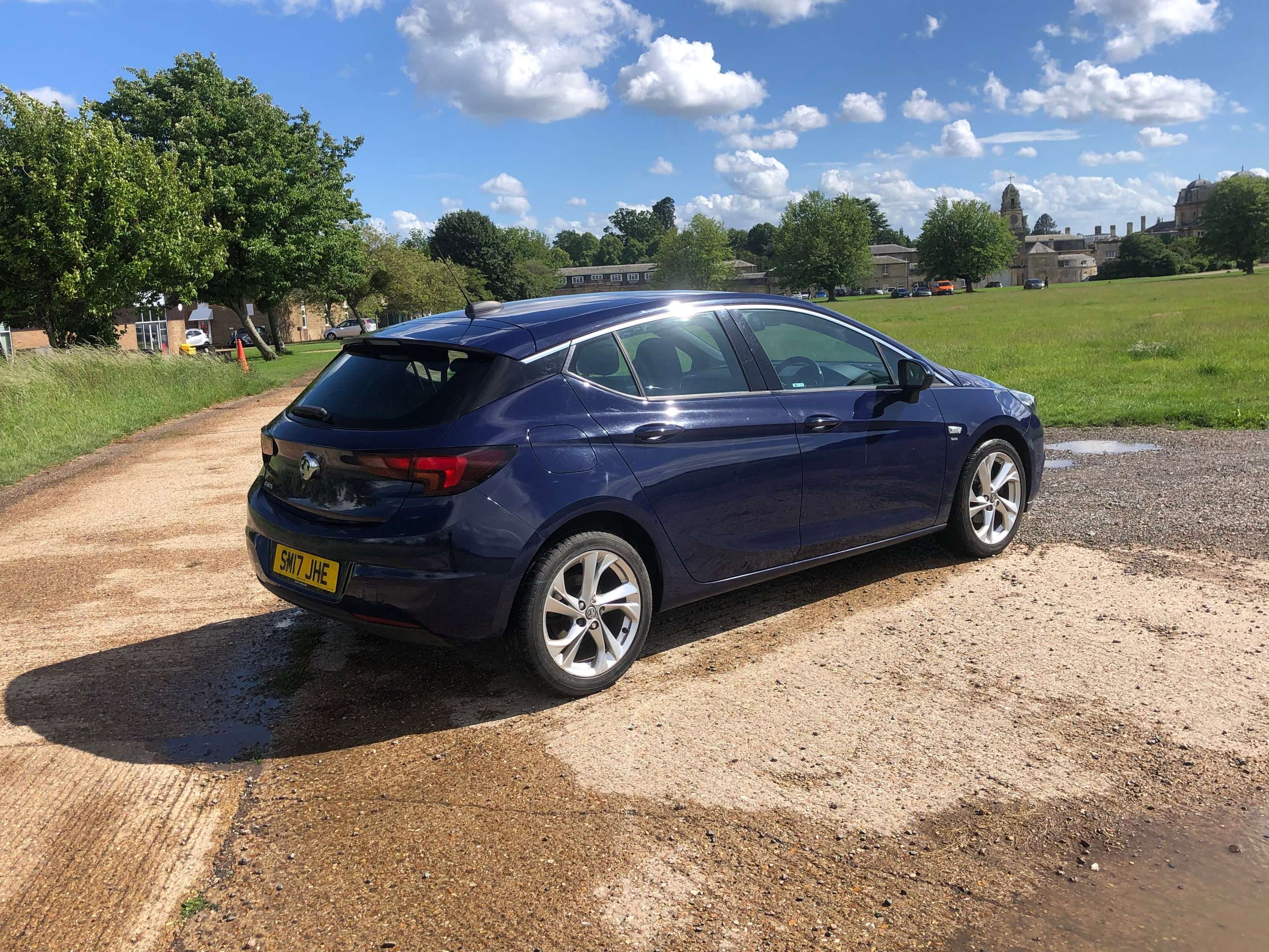 A 2017 VAUXHALL ASTRA 1.4i SRi Hatchback 5dr Petrol Manual Euro 6 (100 ps) A 2017 VAUXHALL ASTRA 1.4i SRi Hatchback 5dr Petrol Manual Euro 6 (100 ps)