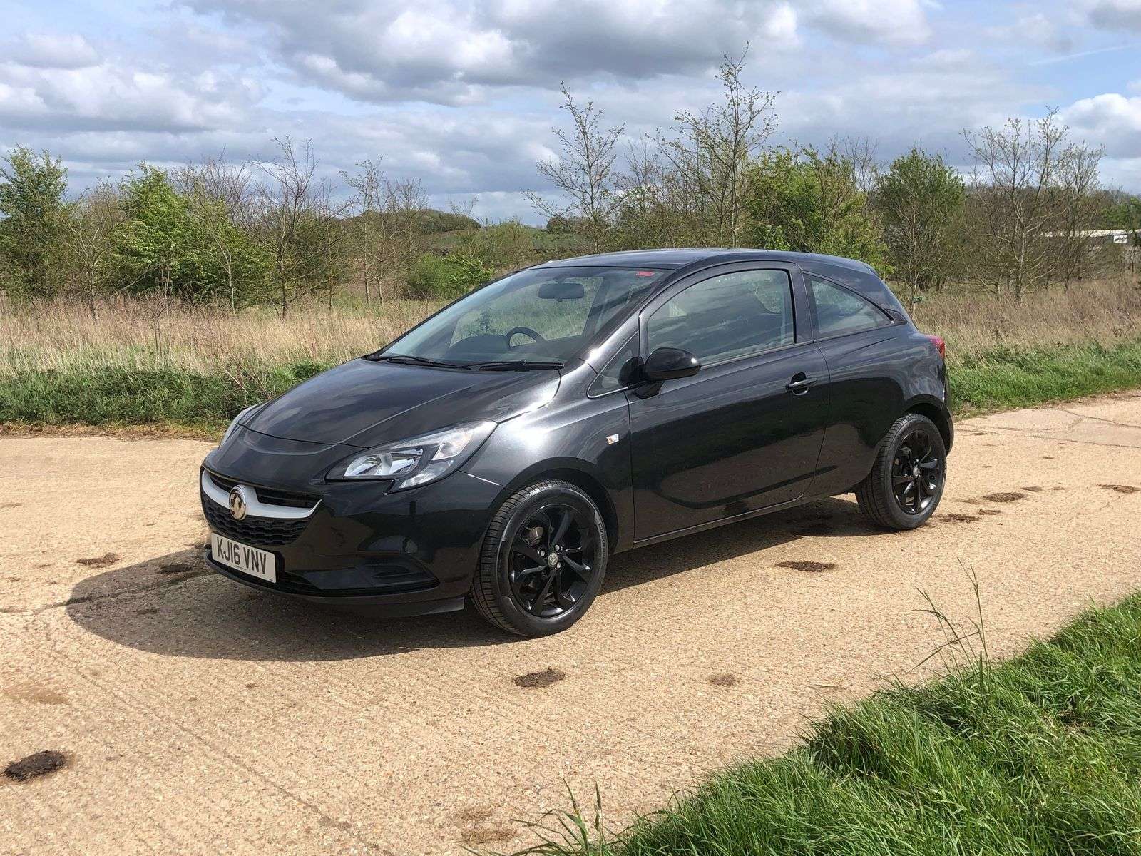 A 2016 VAUXHALL CORSA 1.2i Sting Hatchback 3dr Petrol Manual Euro 6 (70 ps) A 2016 VAUXHALL CORSA 1.2i Sting Hatchback 3dr Petrol Manual Euro 6 (70 ps)