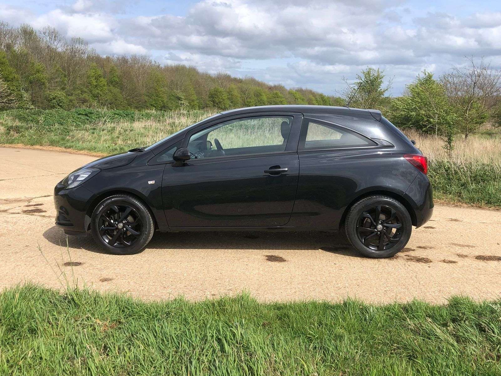 A 2016 VAUXHALL CORSA 1.2i Sting Hatchback 3dr Petrol Manual Euro 6 (70 ps) A 2016 VAUXHALL CORSA 1.2i Sting Hatchback 3dr Petrol Manual Euro 6 (70 ps)