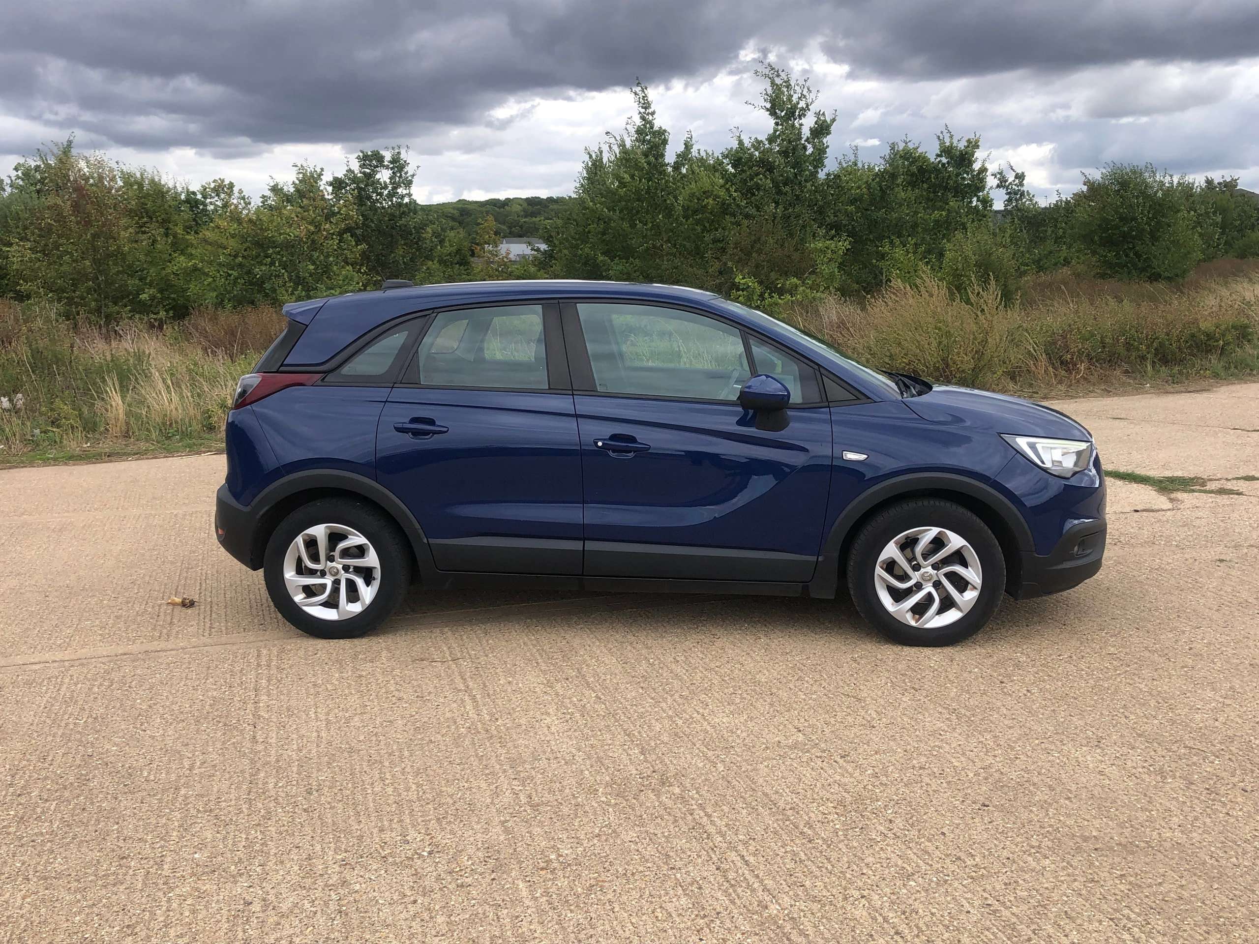 A 2019 VAUXHALL CROSSLAND X 1.2 SE SUV 5dr Petrol Manual Euro 6 (83 ps) A 2019 VAUXHALL CROSSLAND X 1.2 SE SUV 5dr Petrol Manual Euro 6 (83 ps)