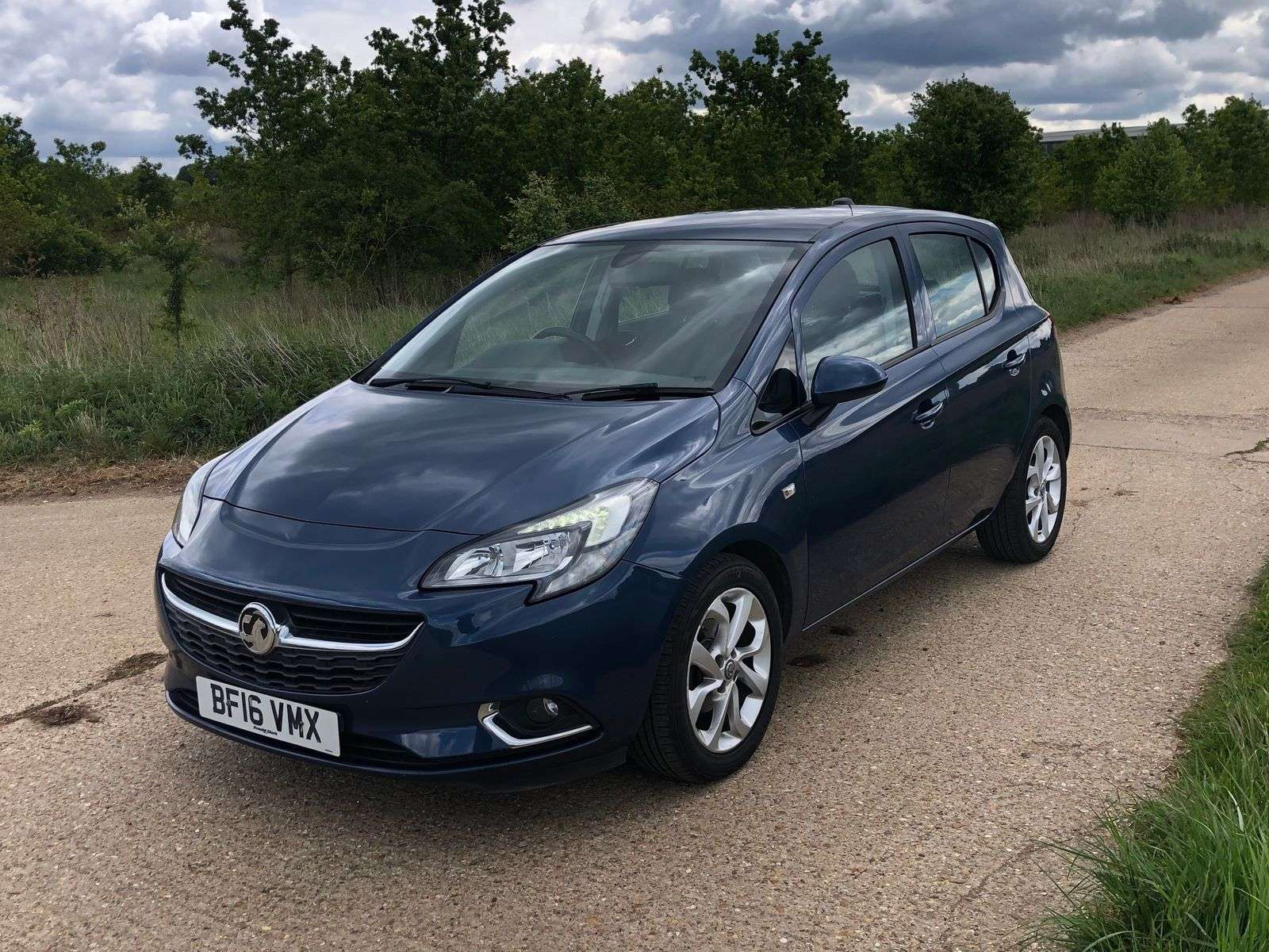 A 2016 VAUXHALL CORSA 1.4i ecoFLEX SRi Hatchback 5dr Petrol Manual Euro 6 (90 ps) A 2016 VAUXHALL CORSA 1.4i ecoFLEX SRi Hatchback 5dr Petrol Manual Euro 6 (90 ps)