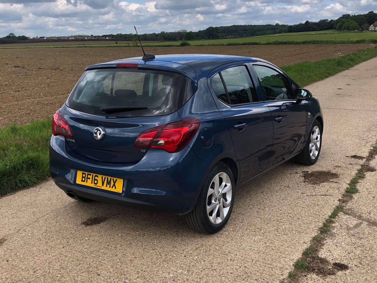 A 2016 VAUXHALL CORSA 1.4i ecoFLEX SRi Hatchback 5dr Petrol Manual Euro 6 (90 ps) A 2016 VAUXHALL CORSA 1.4i ecoFLEX SRi Hatchback 5dr Petrol Manual Euro 6 (90 ps)