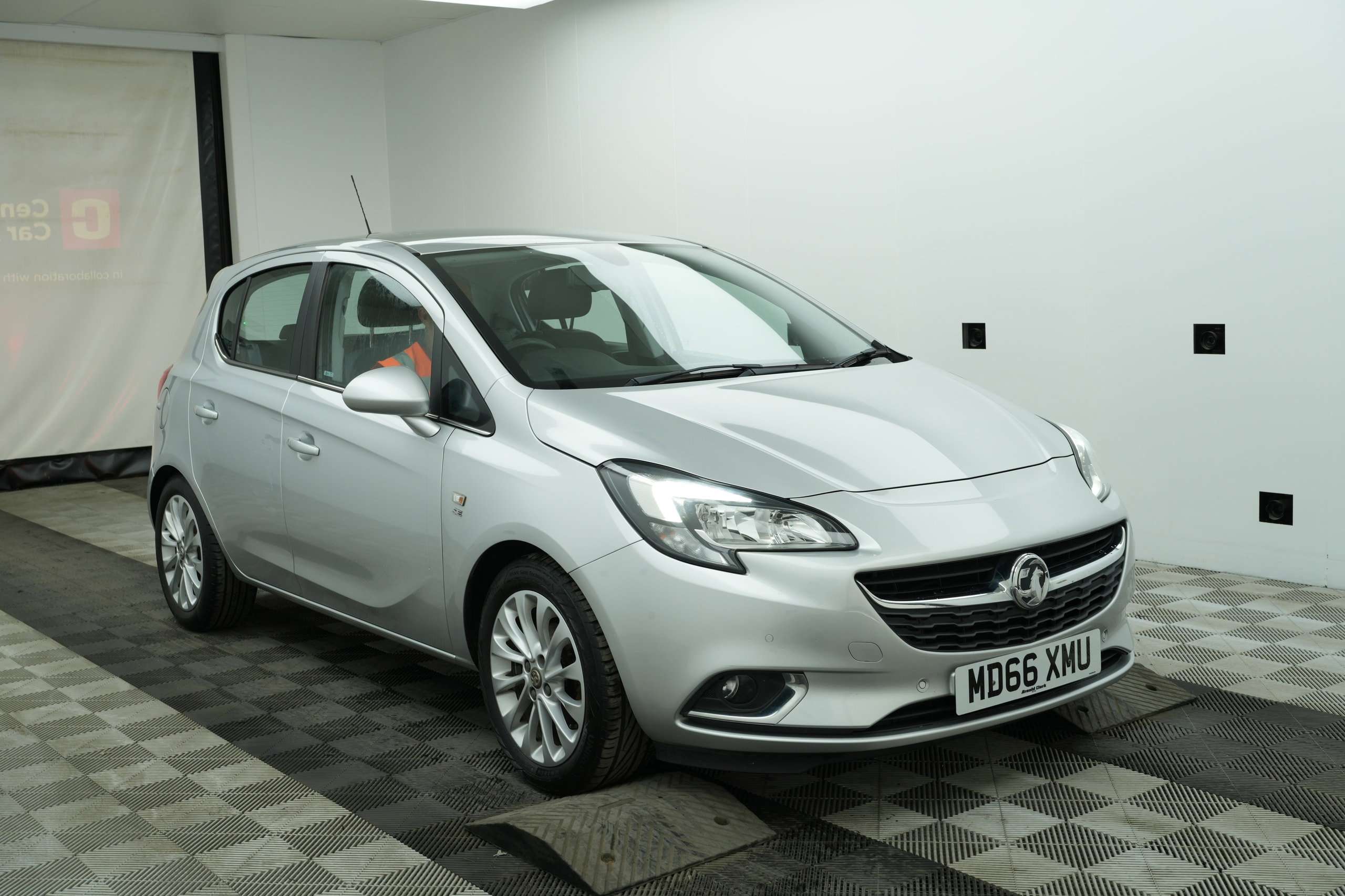 A 2017 VAUXHALL CORSA 1.4i ecoFLEX SE Hatchback 5dr Petrol Manual Euro 6 (90 ps) A 2017 VAUXHALL CORSA 1.4i ecoFLEX SE Hatchback 5dr Petrol Manual Euro 6 (90 ps)