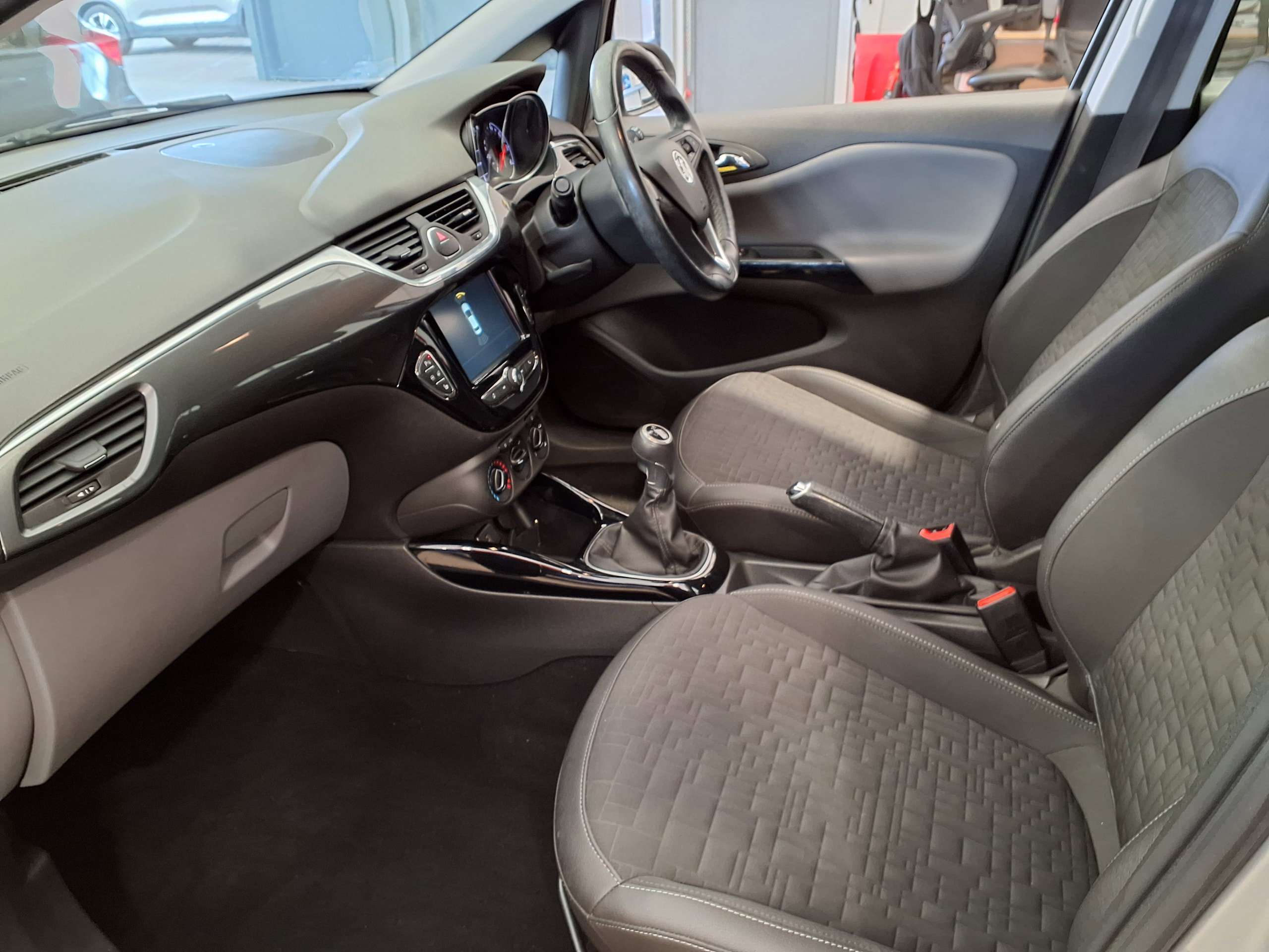 A 2017 VAUXHALL CORSA 1.4i ecoFLEX SE Hatchback 5dr Petrol Manual Euro 6 (90 ps) A 2017 VAUXHALL CORSA 1.4i ecoFLEX SE Hatchback 5dr Petrol Manual Euro 6 (90 ps)