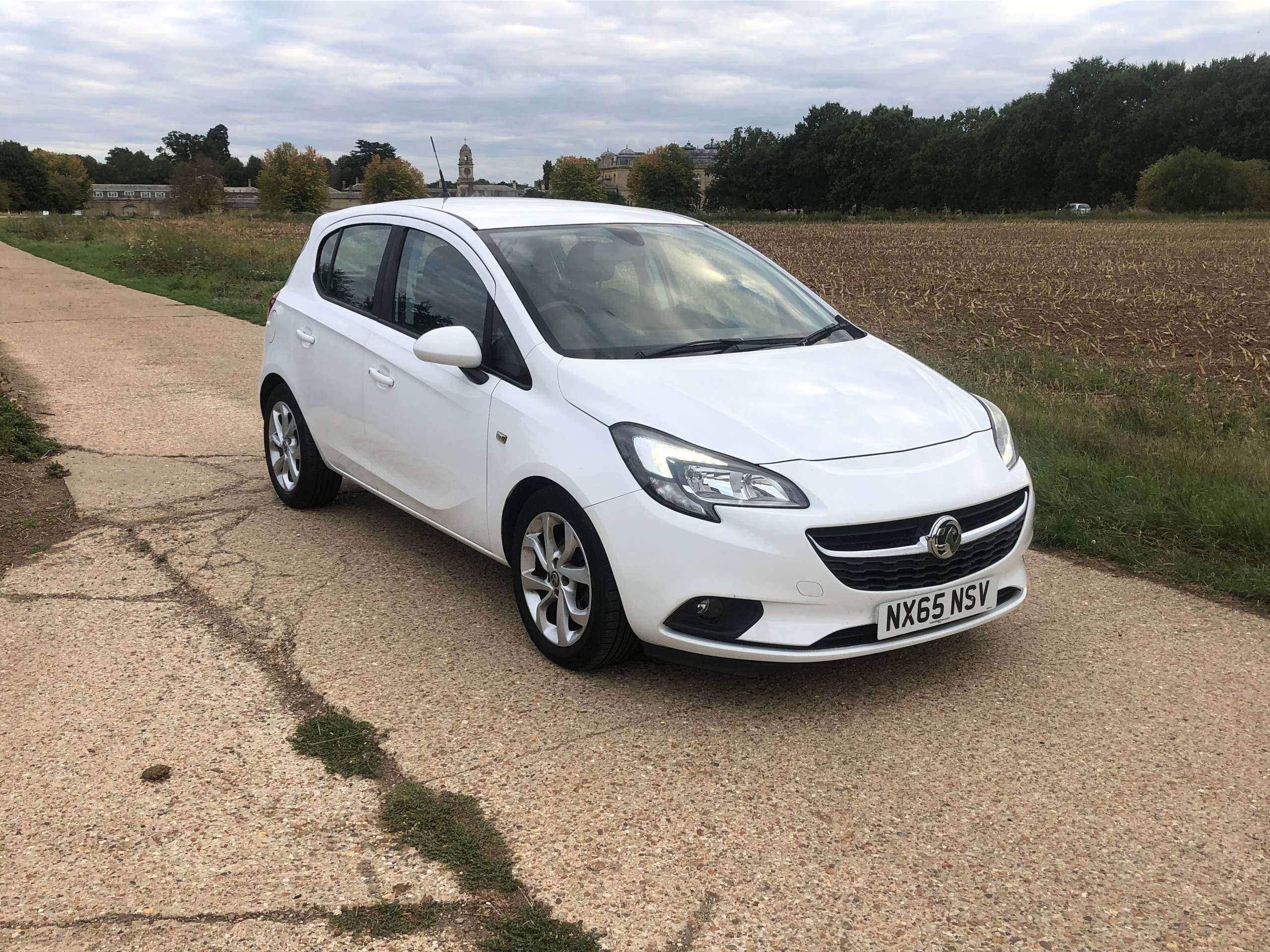 A 2015 VAUXHALL CORSA 1.2i Excite Hatchback 5dr Petrol Manual Euro 6 (a/c) (70 ps) A 2015 VAUXHALL CORSA 1.2i Excite Hatchback 5dr Petrol Manual Euro 6 (a/c) (70 ps)