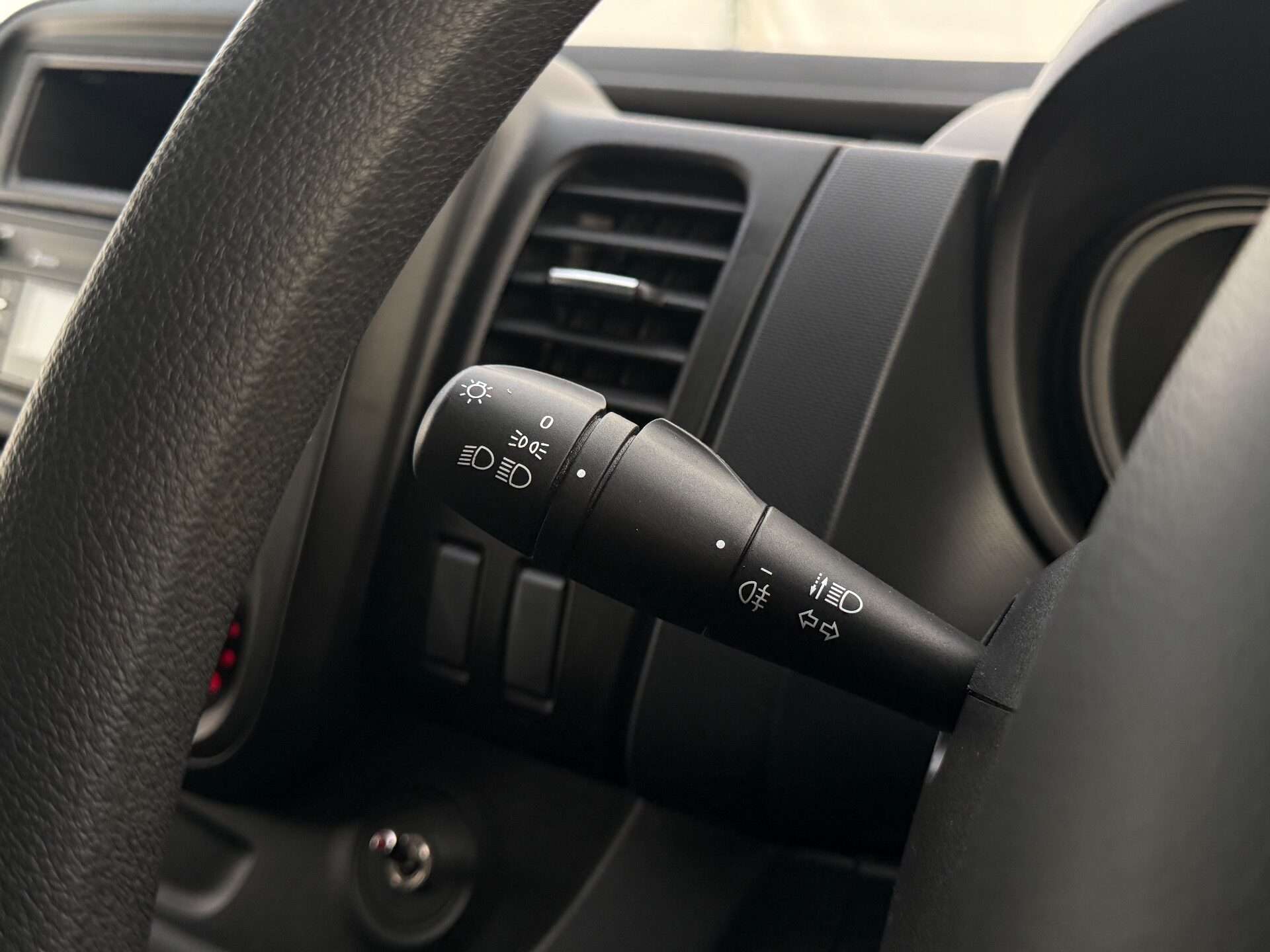 2021 NISSAN NV300 2021 NISSAN NV300