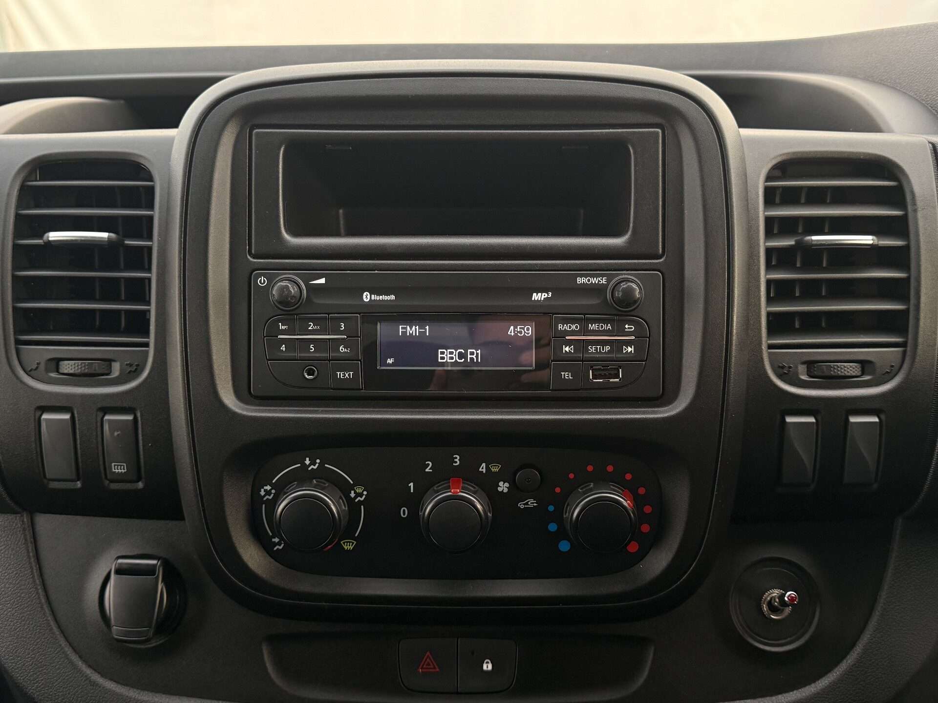 2021 NISSAN NV300 2021 NISSAN NV300