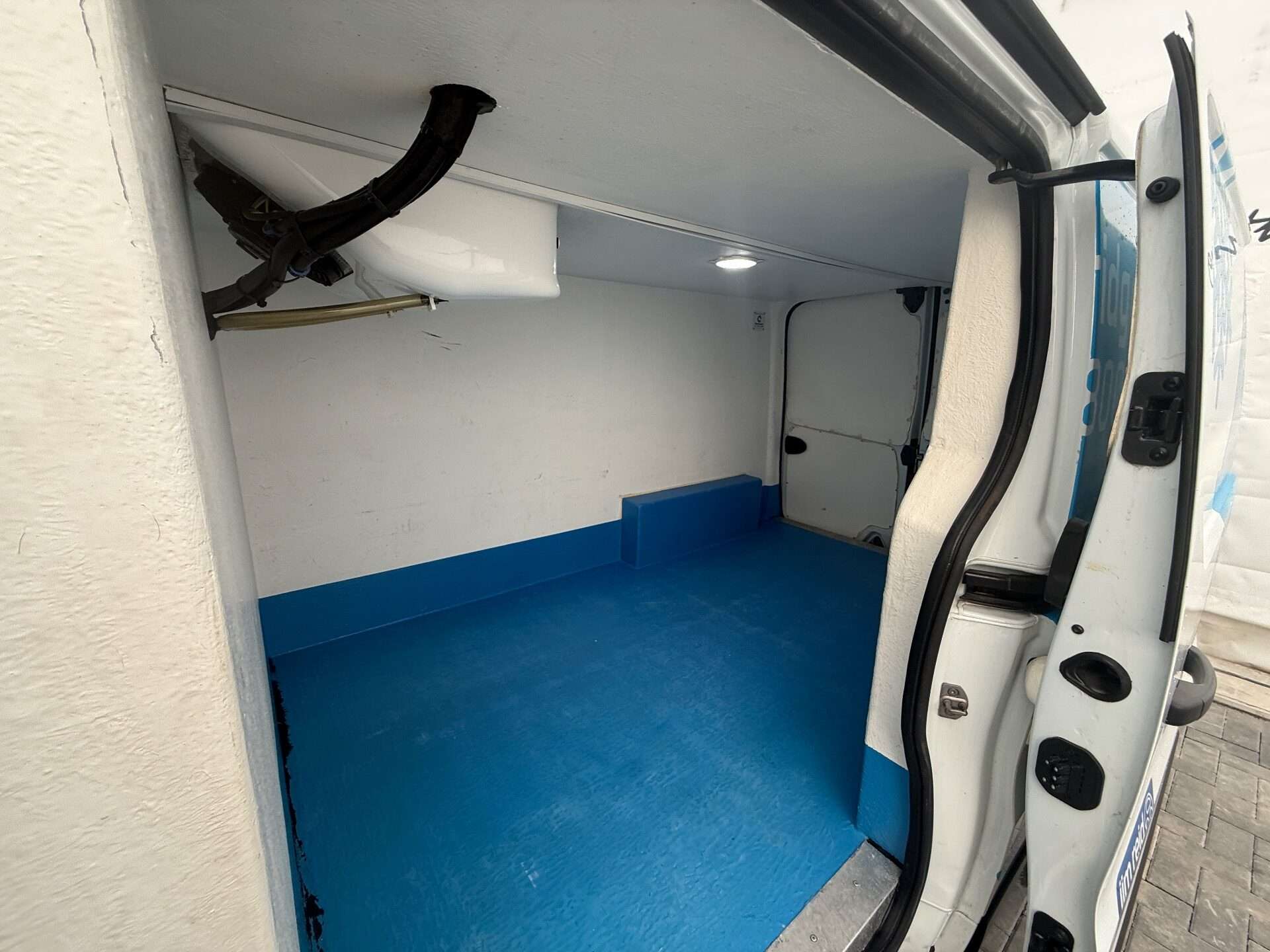 2021 NISSAN NV300 2021 NISSAN NV300