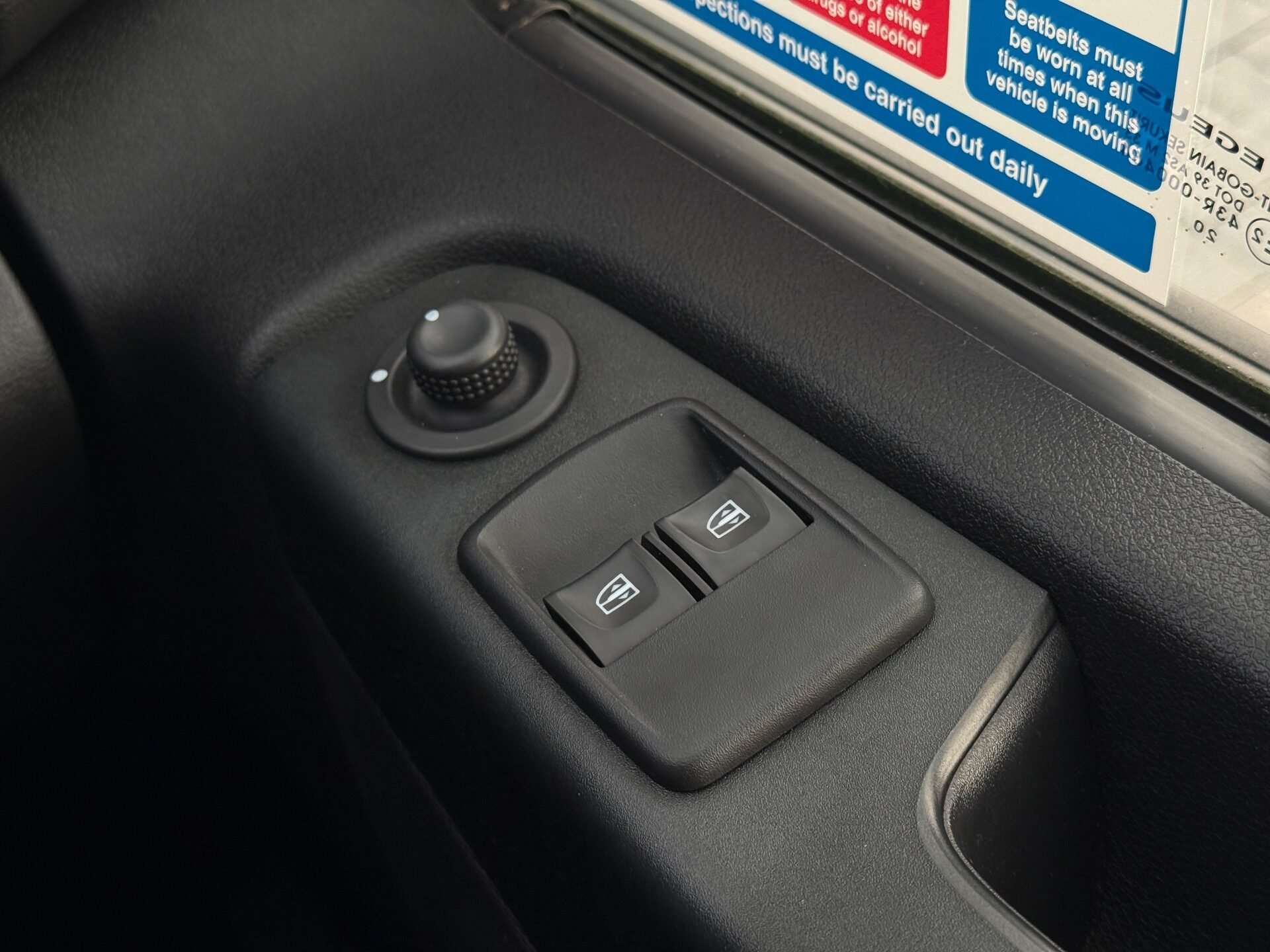 2021 NISSAN NV300 2021 NISSAN NV300