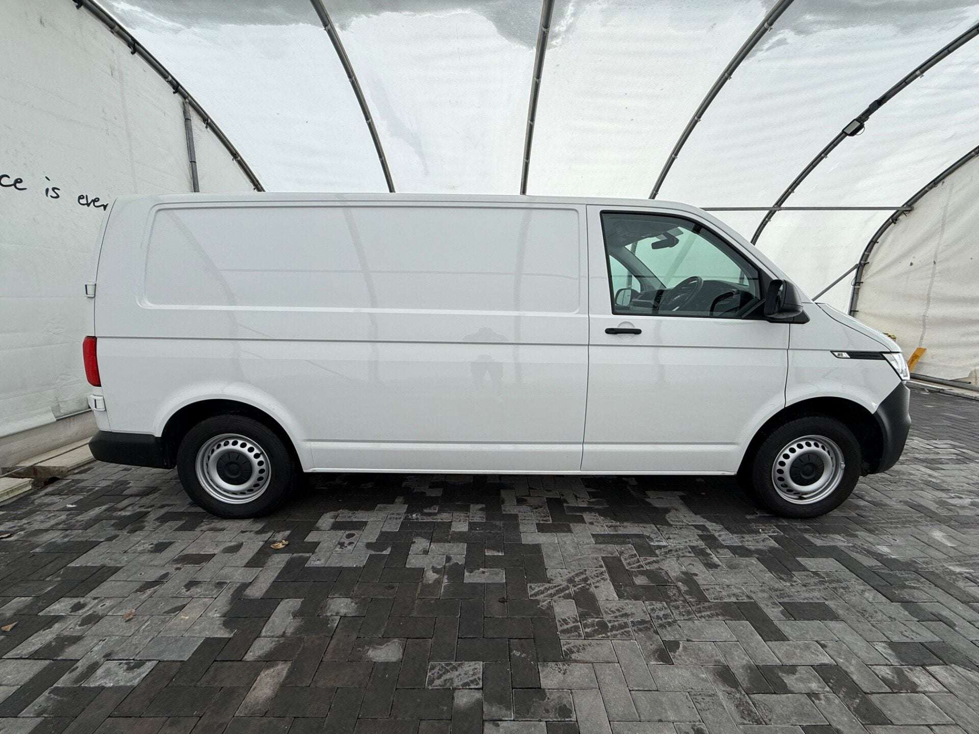 A 2021 VOLKSWAGEN TRANSPORTER T32 P/V BASE ELECTRIC VAN A 2021 VOLKSWAGEN TRANSPORTER T32 P/V BASE ELECTRIC VAN