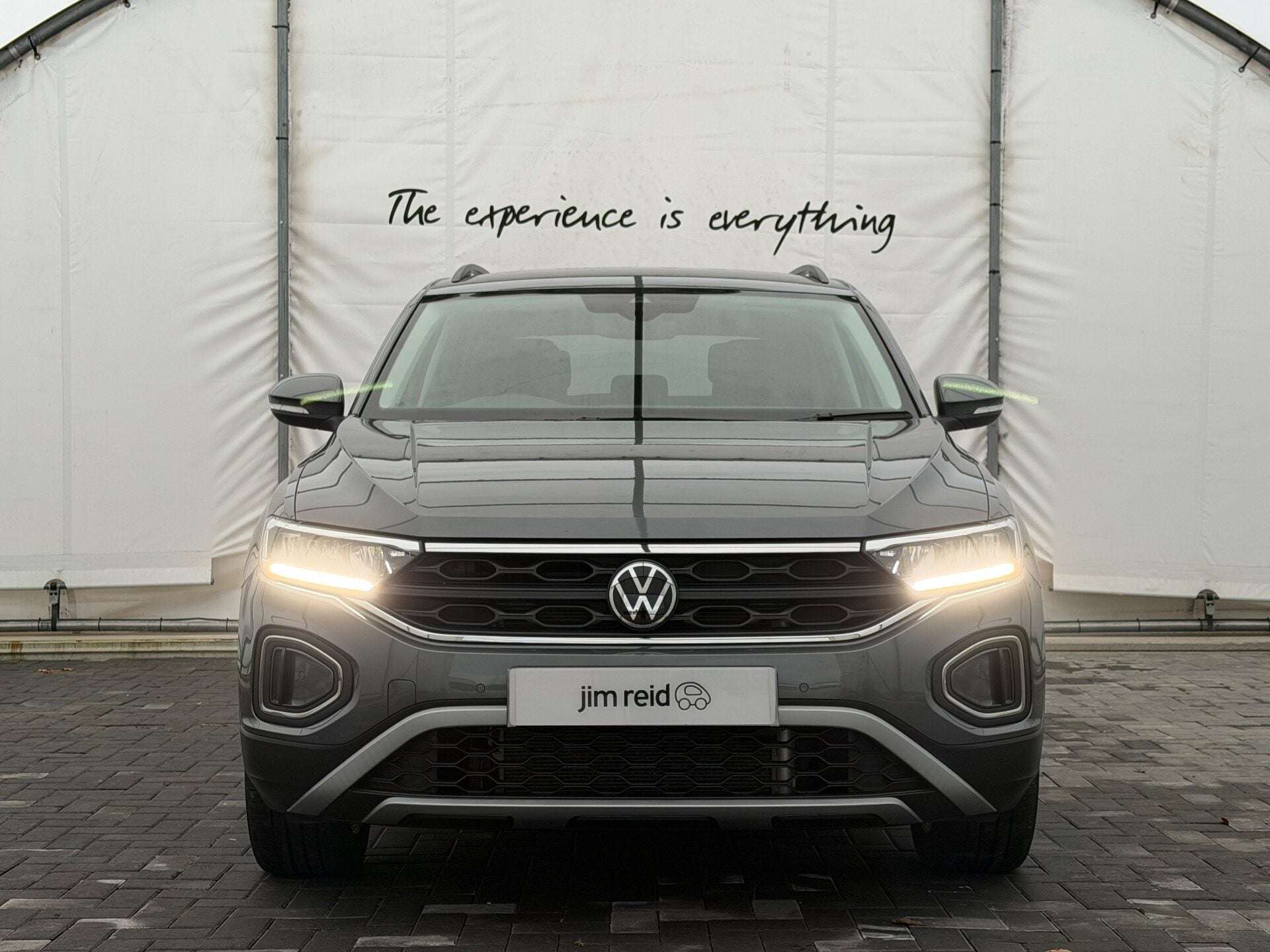 A 2022 VOLKSWAGEN T-ROC LIFE 1.5TSI DSG A 2022 VOLKSWAGEN T-ROC LIFE 1.5TSI DSG