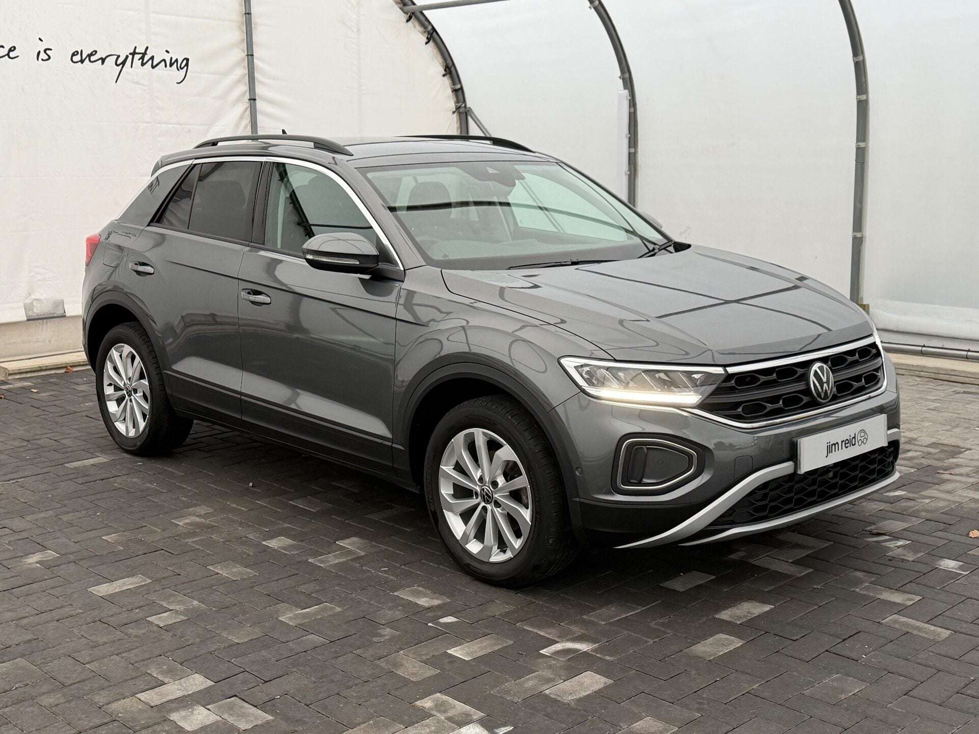 A 2022 VOLKSWAGEN T-ROC LIFE 1.5TSI DSG A 2022 VOLKSWAGEN T-ROC LIFE 1.5TSI DSG