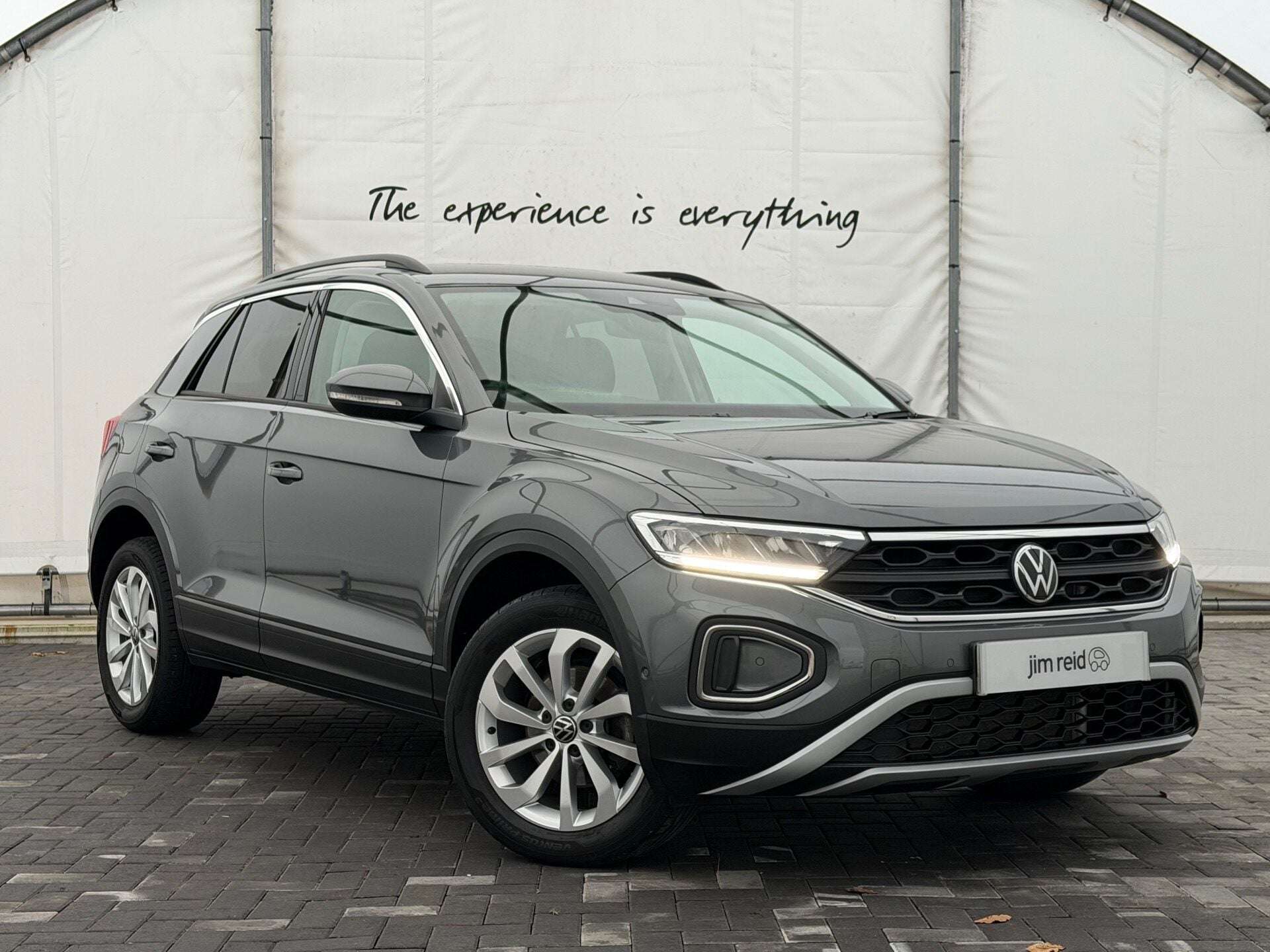 A 2022 VOLKSWAGEN T-ROC LIFE 1.5TSI DSG A 2022 VOLKSWAGEN T-ROC LIFE 1.5TSI DSG