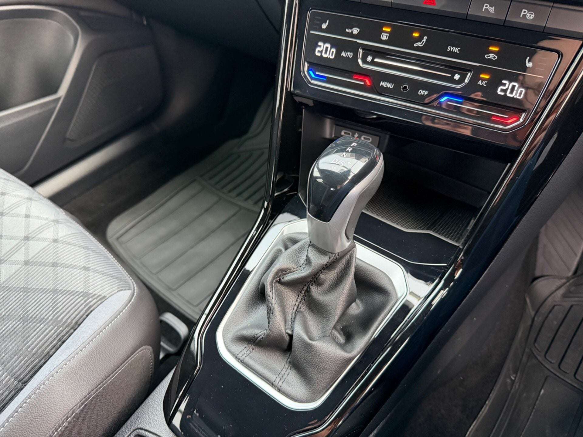 2023 VOLKSWAGEN T-ROC 2023 VOLKSWAGEN T-ROC