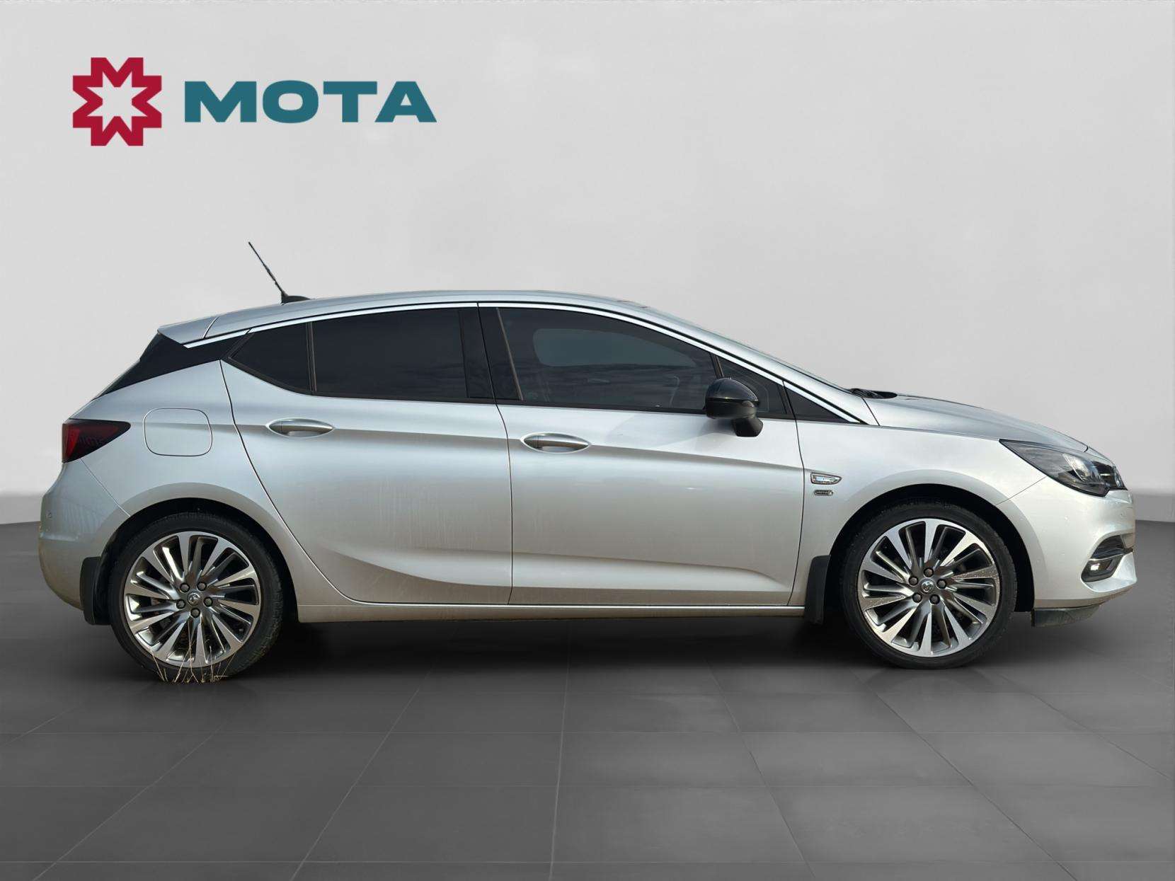 A 2021 VAUXHALL ASTRA 1.2 Turbo Griffin Edition Hatchback 5dr Petrol Manual Euro 6 (s/s) (145 ps) A 2021 VAUXHALL ASTRA 1.2 Turbo Griffin Edition Hatchback 5dr Petrol Manual Euro 6 (s/s) (145 ps)