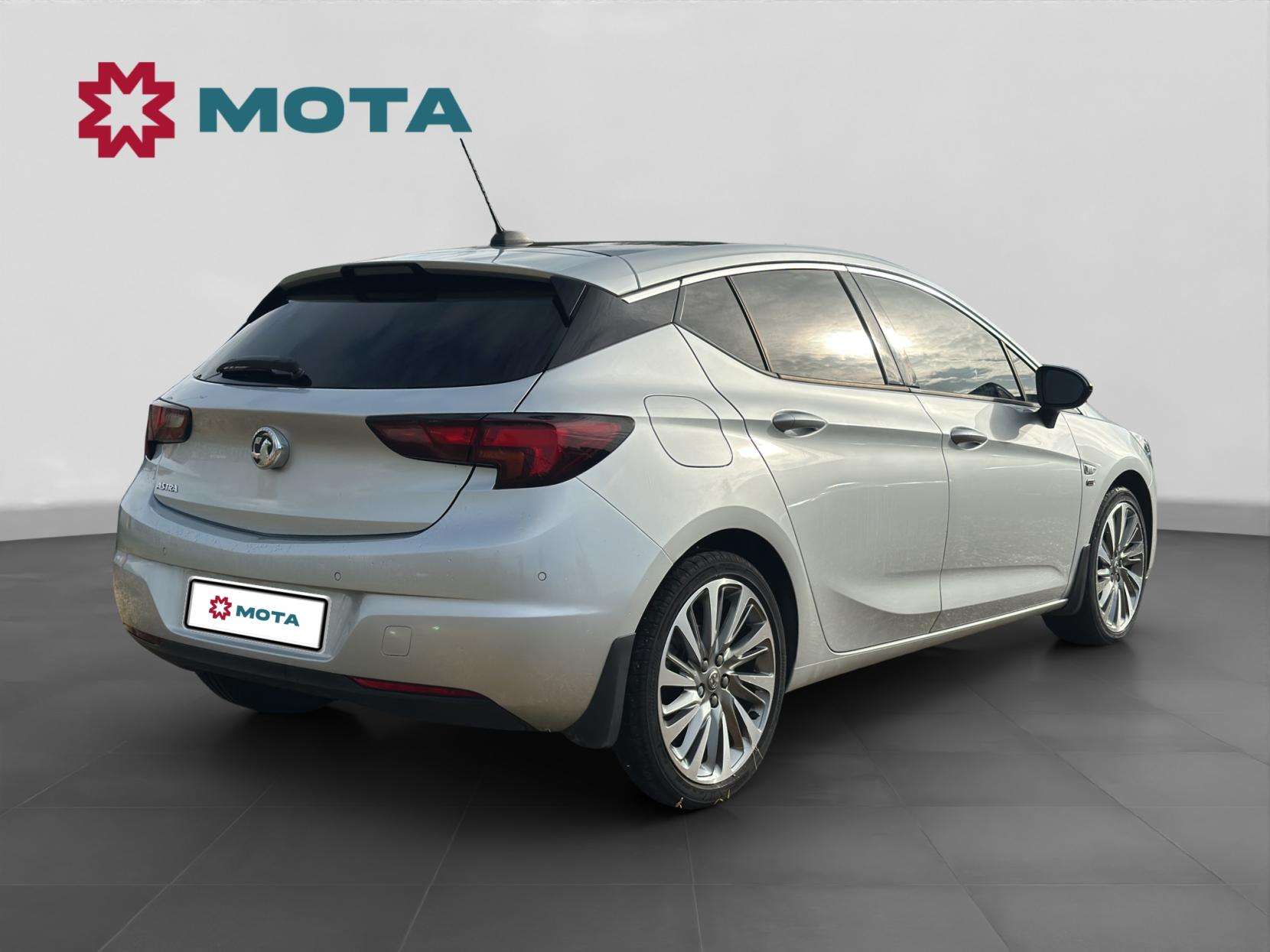 A 2021 VAUXHALL ASTRA 1.2 Turbo Griffin Edition Hatchback 5dr Petrol Manual Euro 6 (s/s) (145 ps) A 2021 VAUXHALL ASTRA 1.2 Turbo Griffin Edition Hatchback 5dr Petrol Manual Euro 6 (s/s) (145 ps)