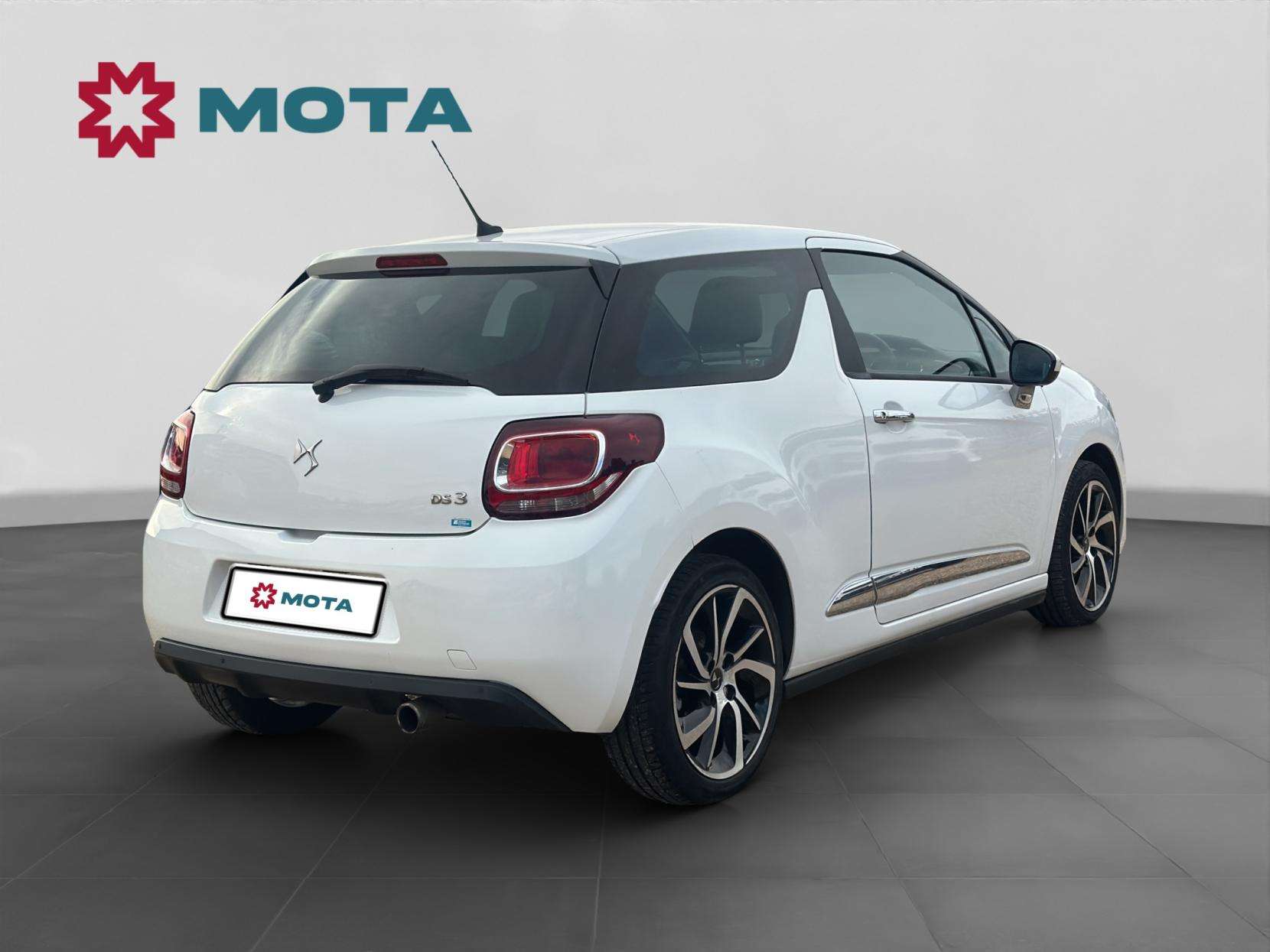 A 2018 DS AUTOMOBILES DS 3 1.2 PureTech Connected Chic Hatchback 3dr Petrol Manual Euro 6 (s/s) (110 ps) A 2018 DS AUTOMOBILES DS 3 1.2 PureTech Connected Chic Hatchback 3dr Petrol Manual Euro 6 (s/s) (110 ps)