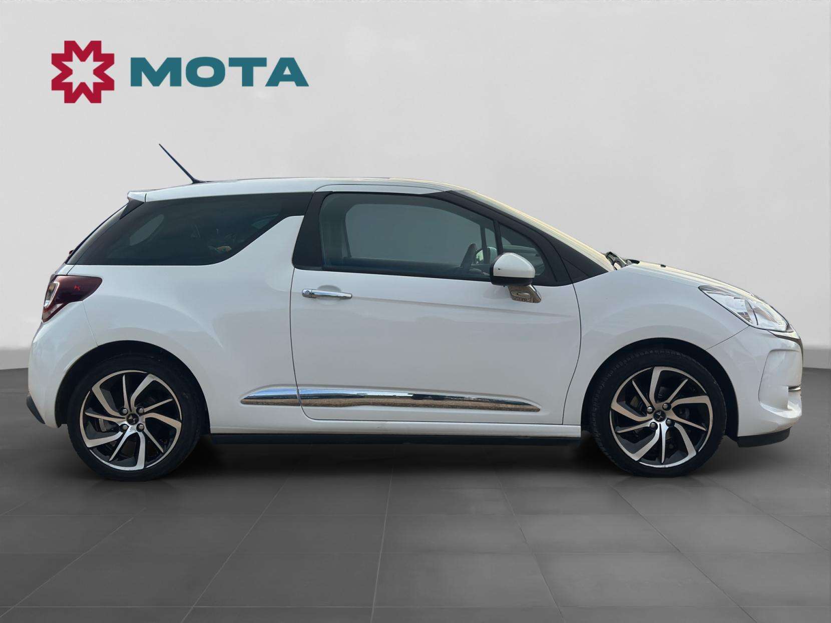 A 2018 DS AUTOMOBILES DS 3 1.2 PureTech Connected Chic Hatchback 3dr Petrol Manual Euro 6 (s/s) (110 ps) A 2018 DS AUTOMOBILES DS 3 1.2 PureTech Connected Chic Hatchback 3dr Petrol Manual Euro 6 (s/s) (110 ps)