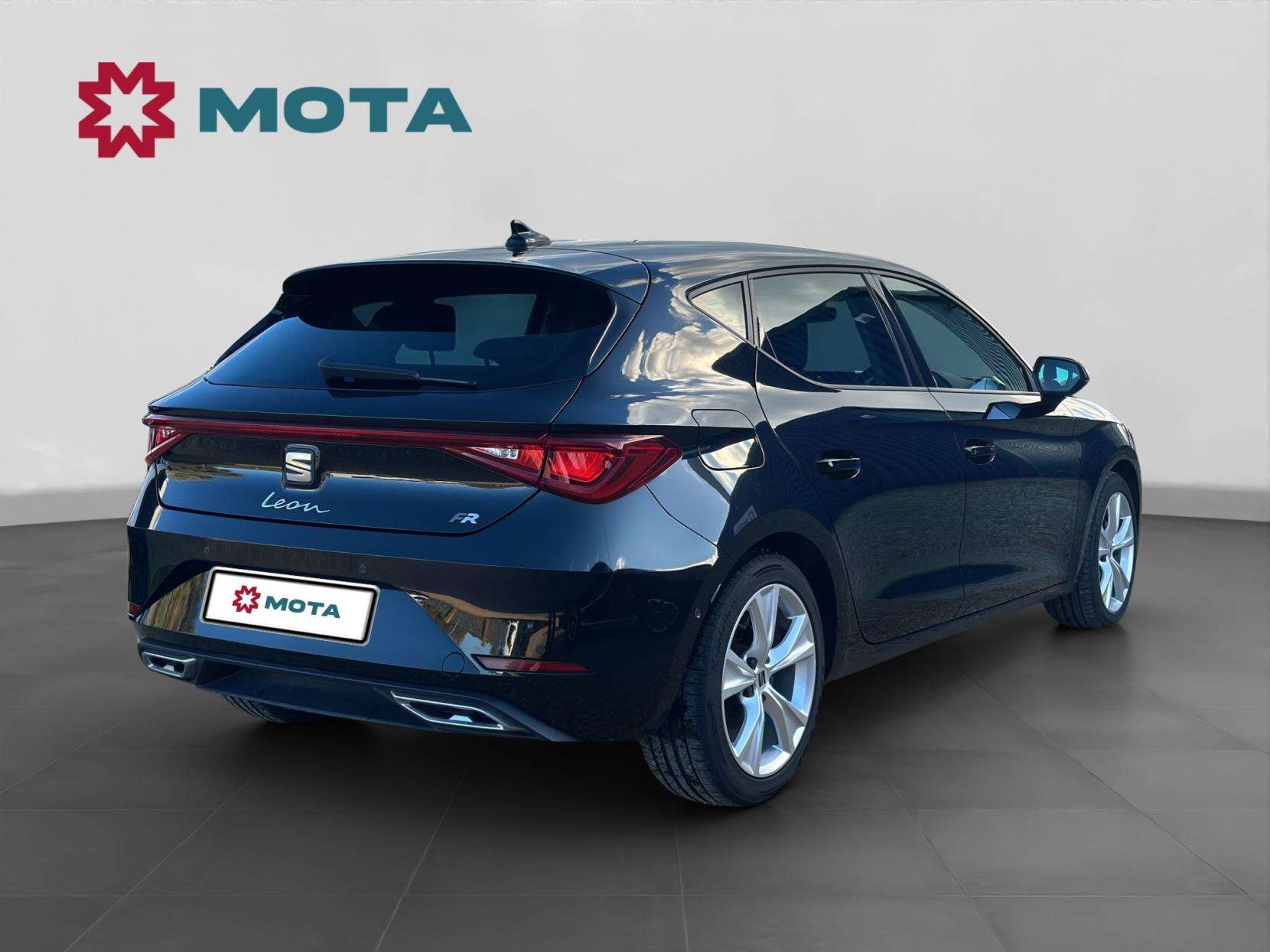 A 2021 SEAT LEON 1.5 TSI EVO FR Hatchback 5dr Petrol Manual Euro 6 (s/s) (130 ps) A 2021 SEAT LEON 1.5 TSI EVO FR Hatchback 5dr Petrol Manual Euro 6 (s/s) (130 ps)