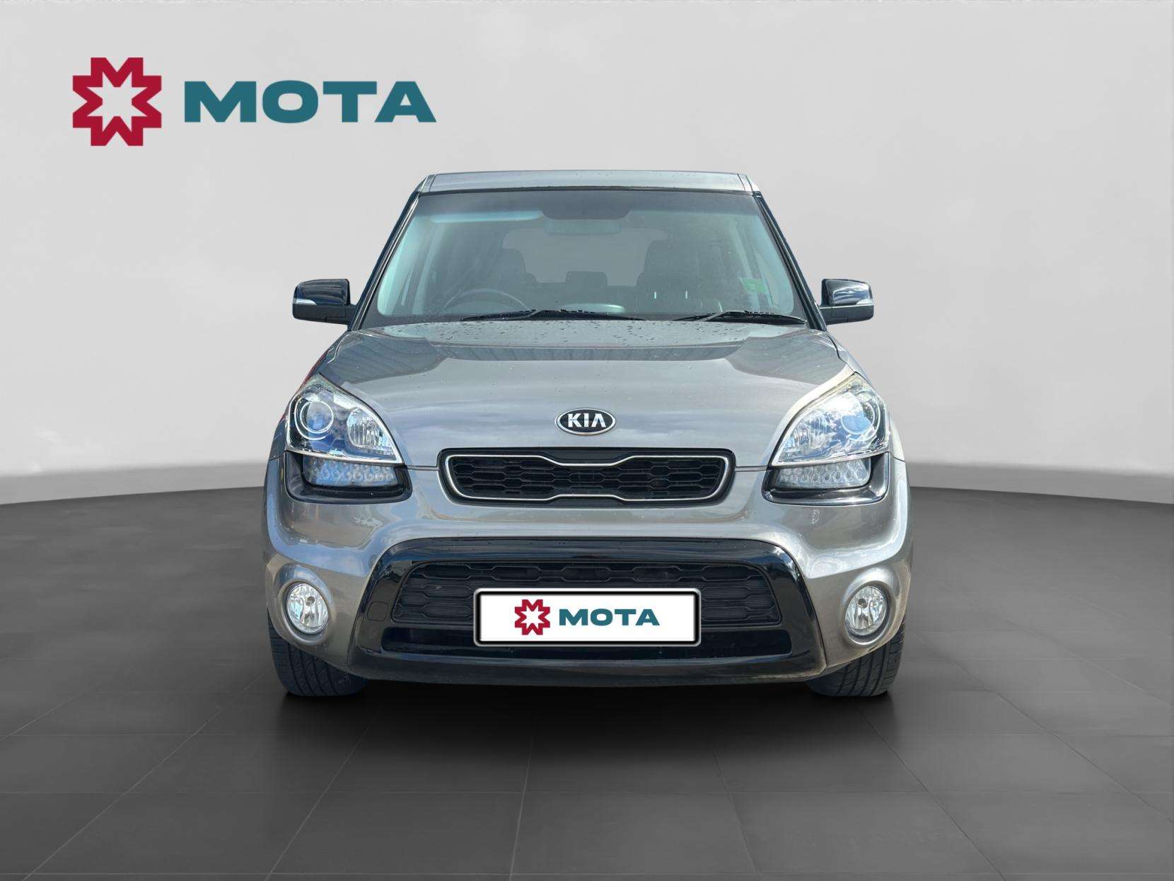 A 2013 KIA SOUL 1.6 CRDi Quantum SUV 5dr Diesel Auto Euro 5 (126 bhp) A 2013 KIA SOUL 1.6 CRDi Quantum SUV 5dr Diesel Auto Euro 5 (126 bhp)