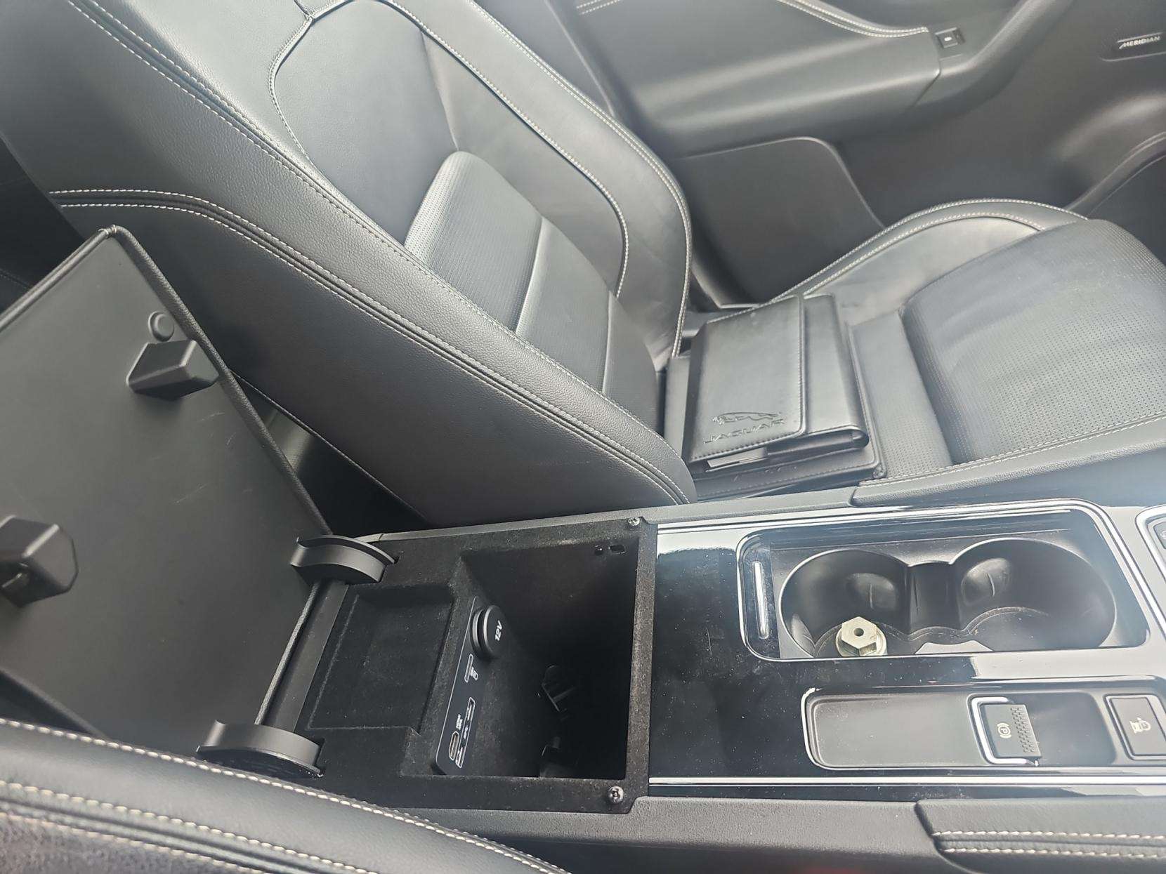 2017 JAGUAR F-PACE 2017 JAGUAR F-PACE