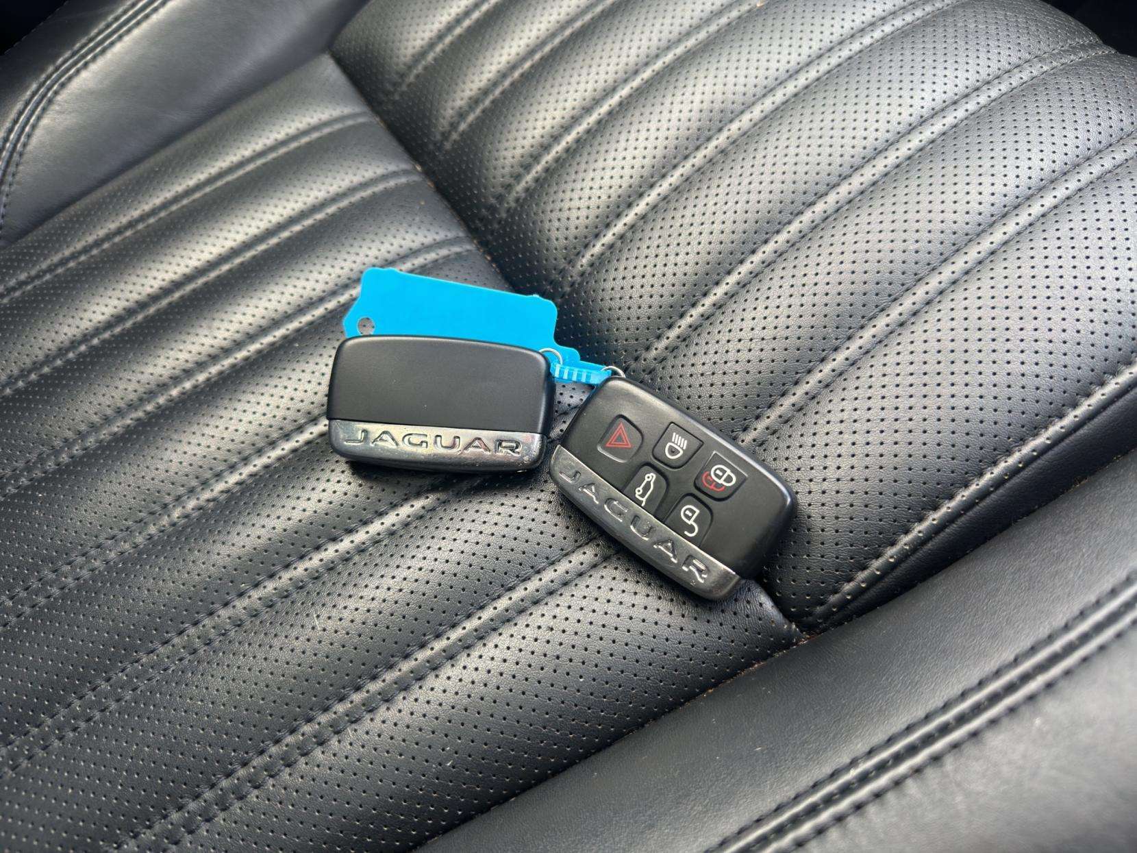 2017 JAGUAR F-PACE 2017 JAGUAR F-PACE