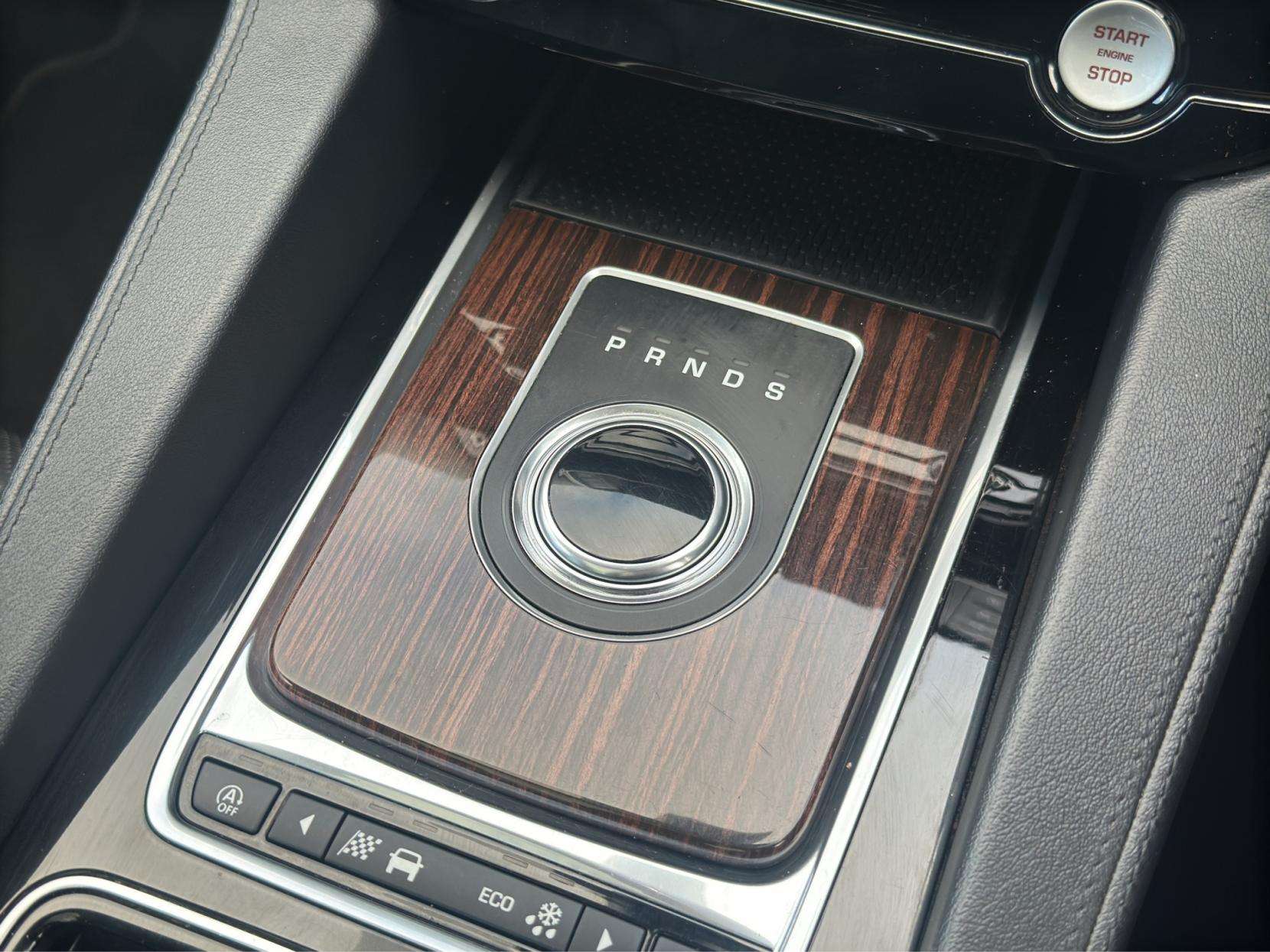 2017 JAGUAR F-PACE 2017 JAGUAR F-PACE