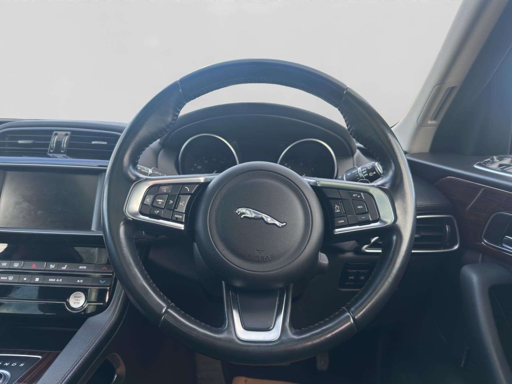 2017 JAGUAR F-PACE 2017 JAGUAR F-PACE