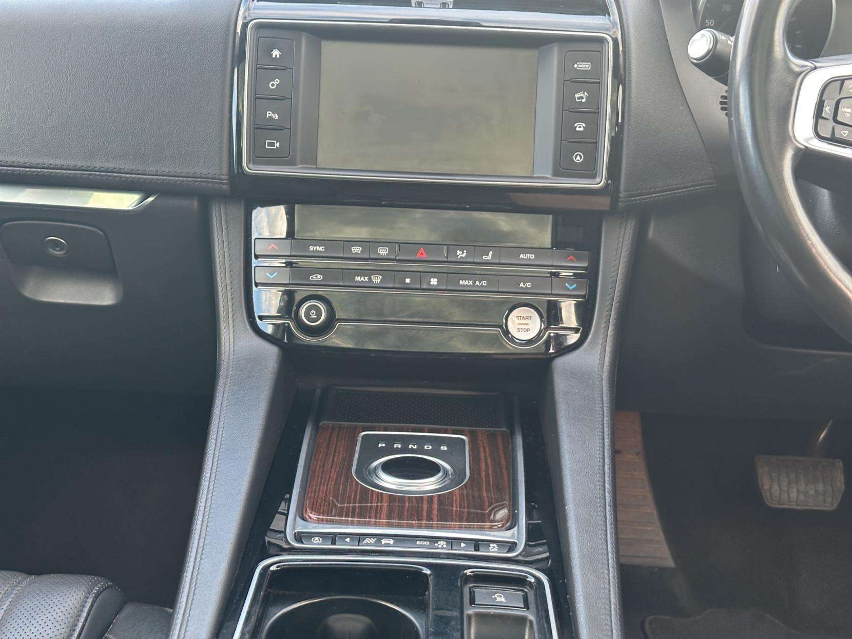 2017 JAGUAR F-PACE 2017 JAGUAR F-PACE