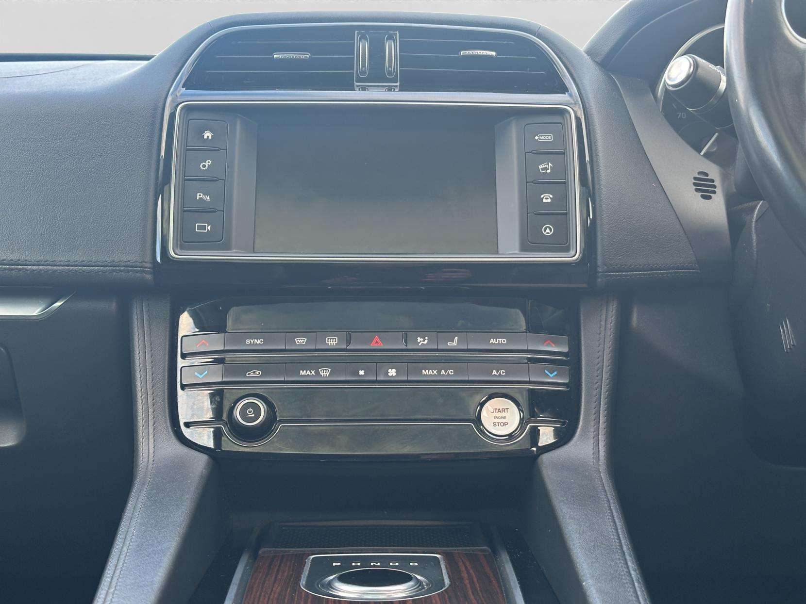 2017 JAGUAR F-PACE 2017 JAGUAR F-PACE