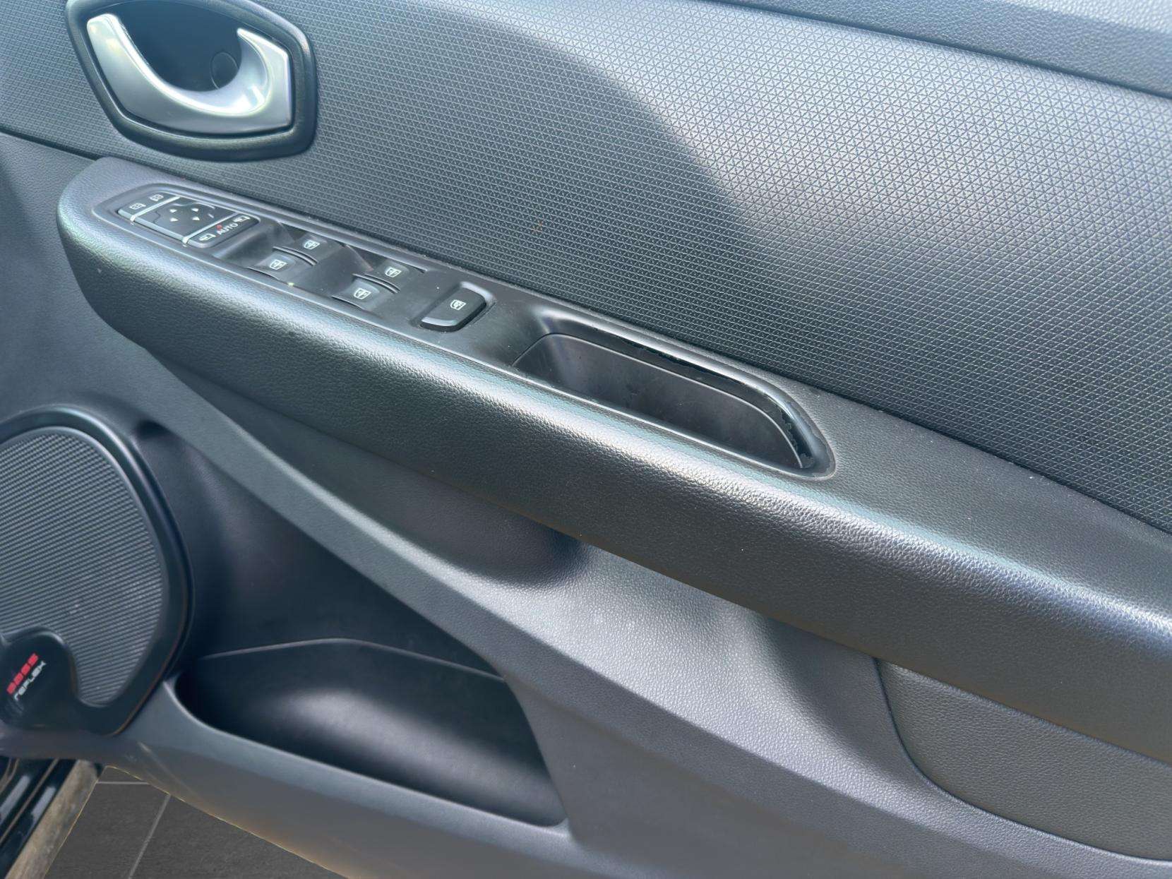 2017 RENAULT CLIO 2017 RENAULT CLIO