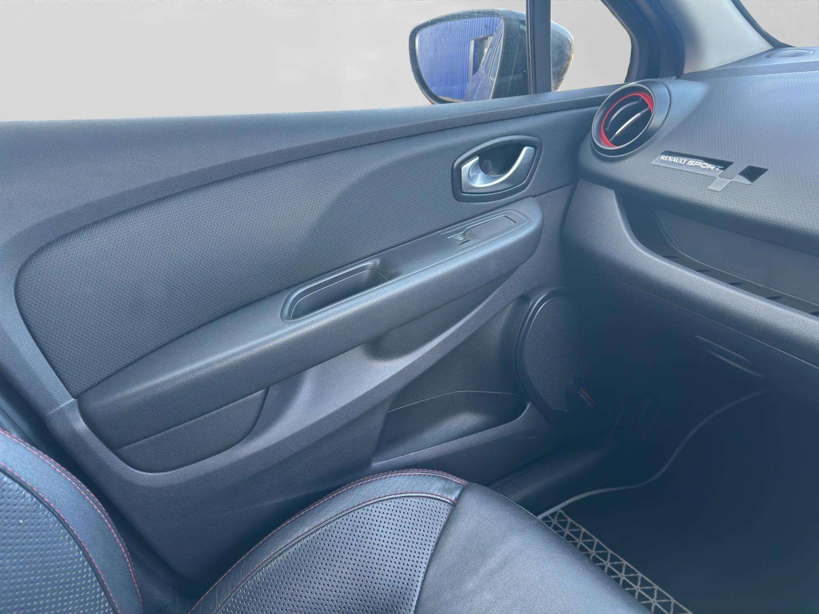 2017 RENAULT CLIO 2017 RENAULT CLIO