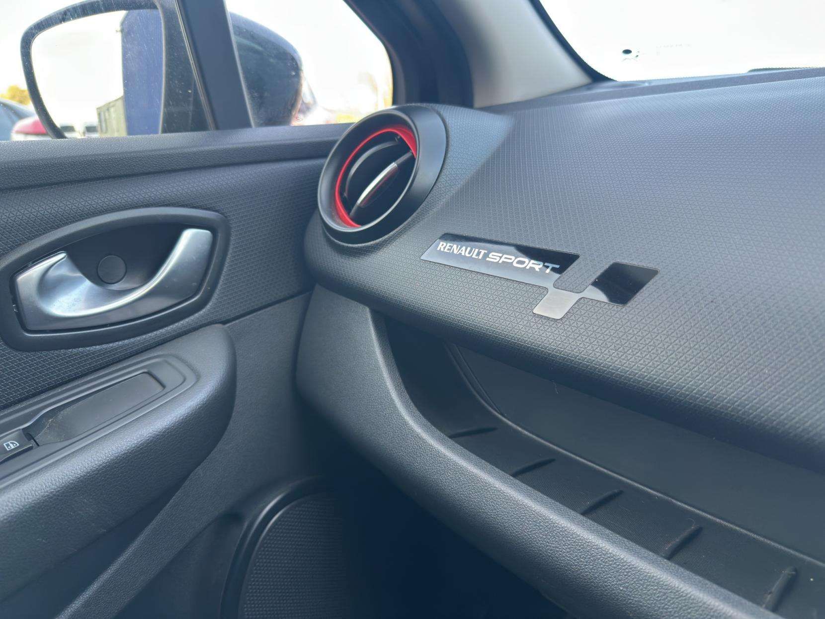 2017 RENAULT CLIO 2017 RENAULT CLIO