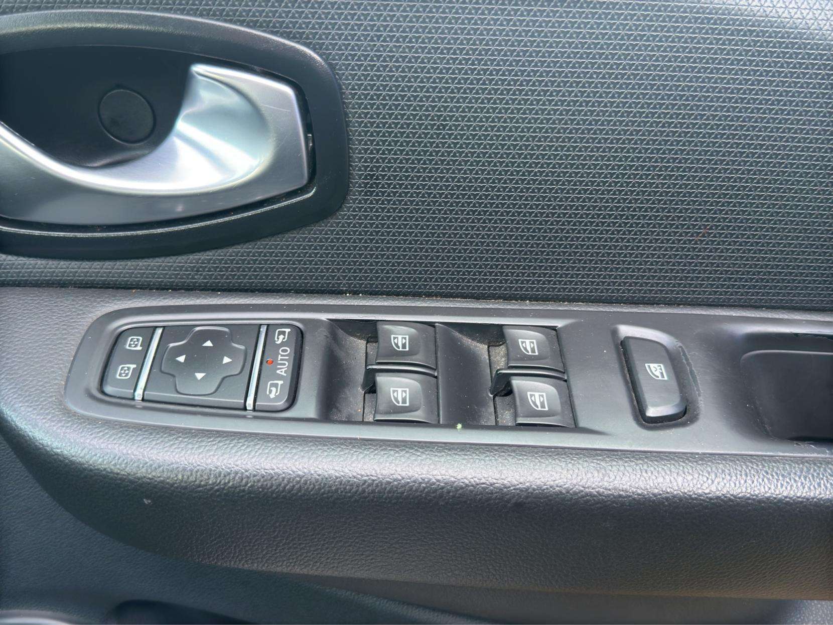 2017 RENAULT CLIO 2017 RENAULT CLIO