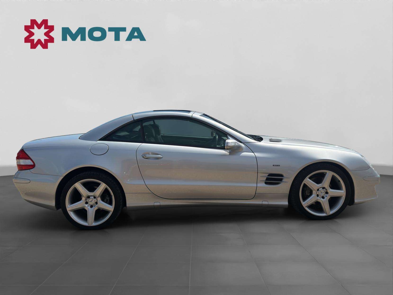 A 2007 MERCEDES-BENZ SL 3.5 SL350 Convertible 2dr Petrol 7G-Tronic (246 g/km, 272 bhp) A 2007 MERCEDES-BENZ SL 3.5 SL350 Convertible 2dr Petrol 7G-Tronic (246 g/km, 272 bhp)