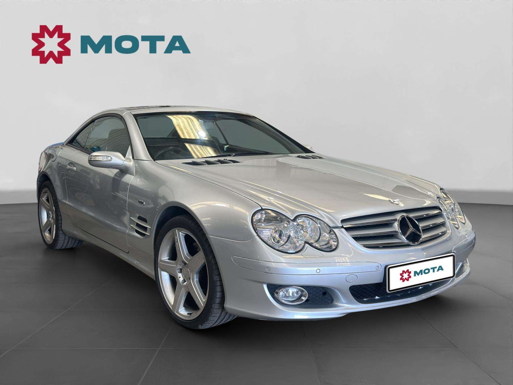 A 2007 MERCEDES-BENZ SL 3.5 SL350 Convertible 2dr Petrol 7G-Tronic (246 g/km, 272 bhp) A 2007 MERCEDES-BENZ SL 3.5 SL350 Convertible 2dr Petrol 7G-Tronic (246 g/km, 272 bhp)
