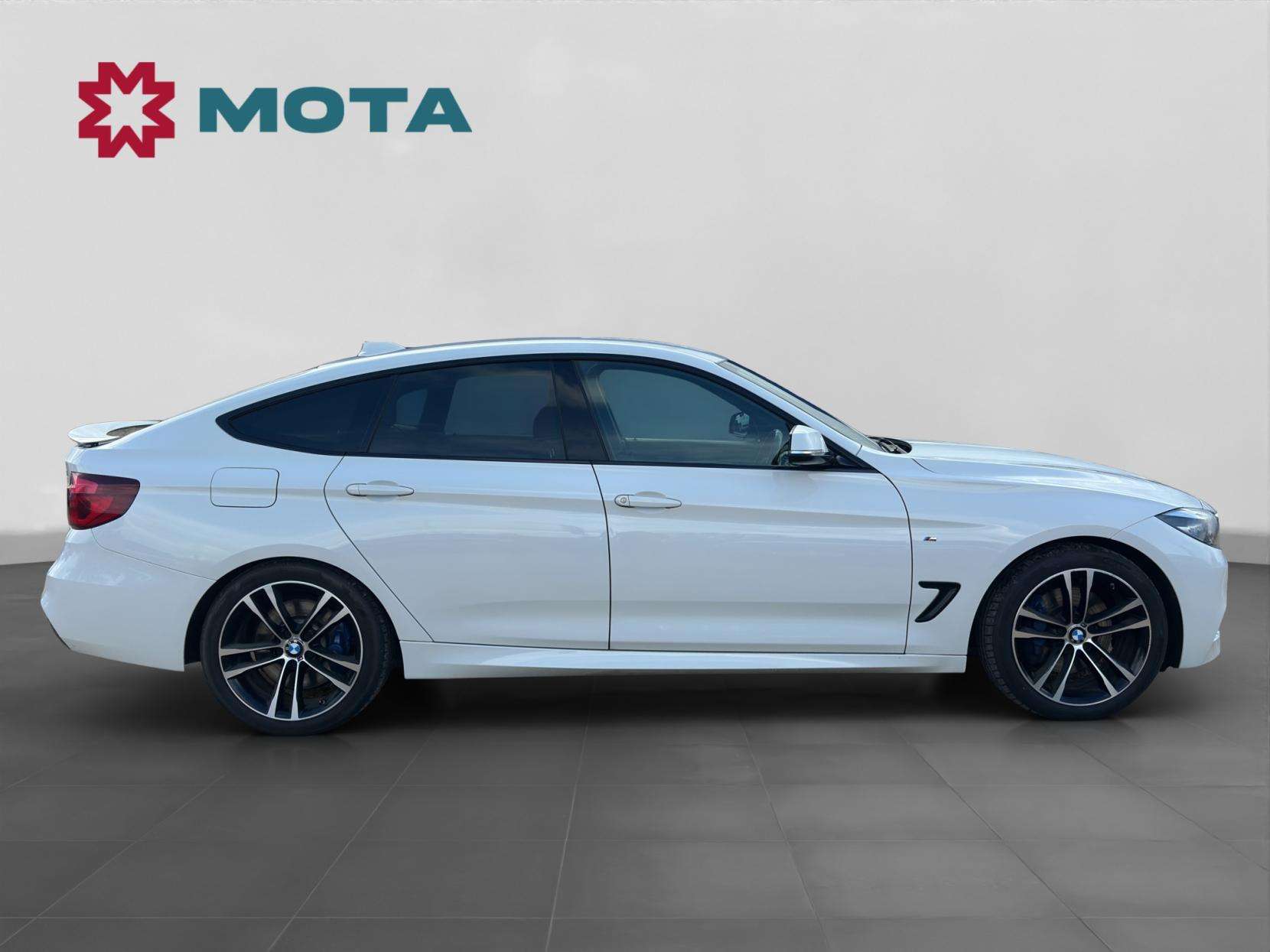 A 2019 BMW 3 SERIES GRAN TURISMO 2.0 320i GPF M Sport GT 5dr Petrol Auto Euro 6 (s/s) (184 ps) A 2019 BMW 3 SERIES GRAN TURISMO 2.0 320i GPF M Sport GT 5dr Petrol Auto Euro 6 (s/s) (184 ps)