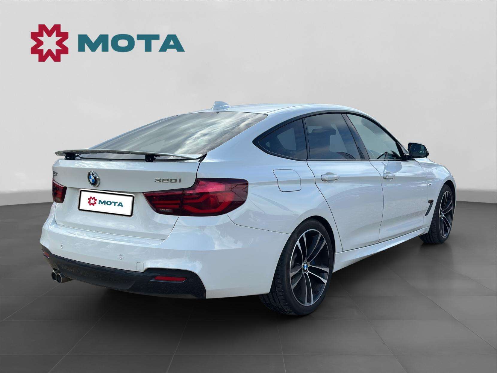 A 2019 BMW 3 SERIES GRAN TURISMO 2.0 320i GPF M Sport GT 5dr Petrol Auto Euro 6 (s/s) (184 ps) A 2019 BMW 3 SERIES GRAN TURISMO 2.0 320i GPF M Sport GT 5dr Petrol Auto Euro 6 (s/s) (184 ps)