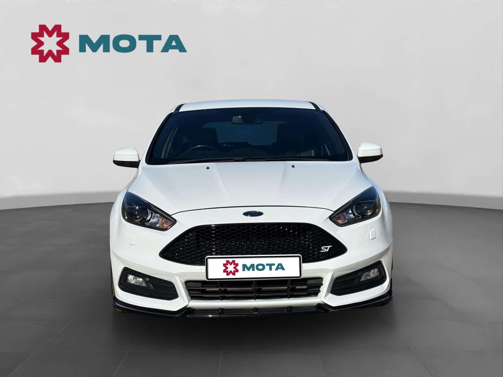 A 2017 FORD FOCUS 2.0T EcoBoost ST-3 Hatchback 5dr Petrol Manual Euro 6 (s/s) (250 ps) A 2017 FORD FOCUS 2.0T EcoBoost ST-3 Hatchback 5dr Petrol Manual Euro 6 (s/s) (250 ps)