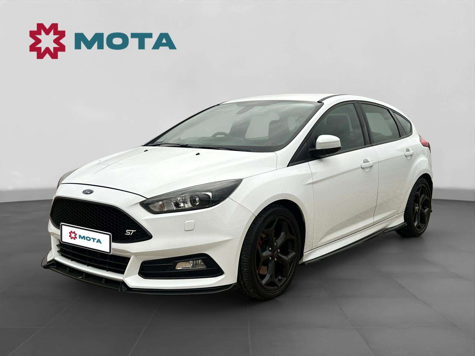 A 2017 FORD FOCUS 2.0T EcoBoost ST-3 Hatchback 5dr Petrol Manual Euro 6 (s/s) (250 ps) A 2017 FORD FOCUS 2.0T EcoBoost ST-3 Hatchback 5dr Petrol Manual Euro 6 (s/s) (250 ps)