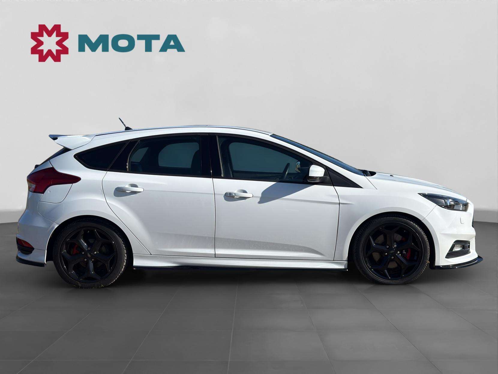 A 2017 FORD FOCUS 2.0T EcoBoost ST-3 Hatchback 5dr Petrol Manual Euro 6 (s/s) (250 ps) A 2017 FORD FOCUS 2.0T EcoBoost ST-3 Hatchback 5dr Petrol Manual Euro 6 (s/s) (250 ps)