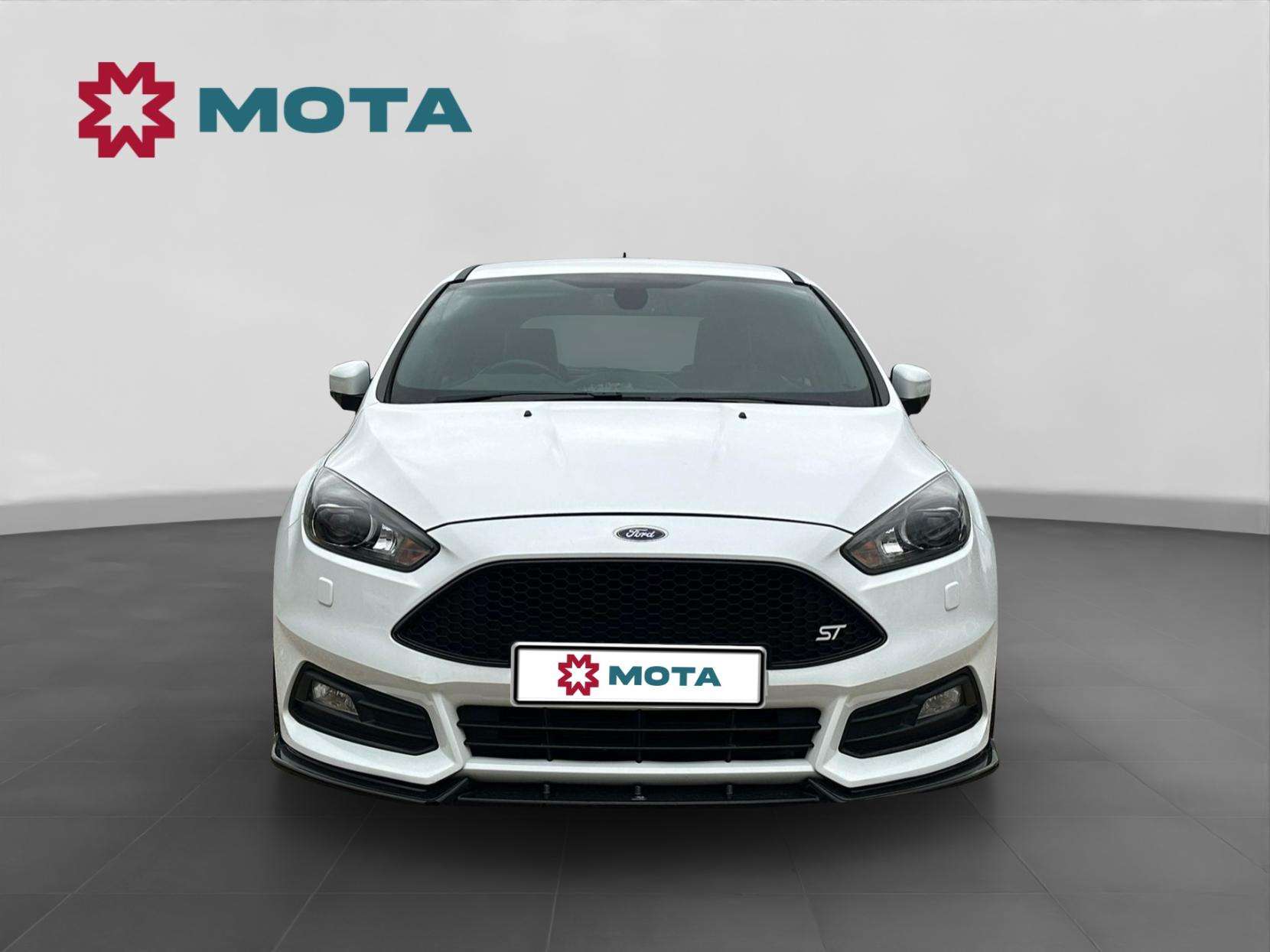 A 2017 FORD FOCUS 2.0T EcoBoost ST-3 Hatchback 5dr Petrol Manual Euro 6 (s/s) (250 ps) A 2017 FORD FOCUS 2.0T EcoBoost ST-3 Hatchback 5dr Petrol Manual Euro 6 (s/s) (250 ps)