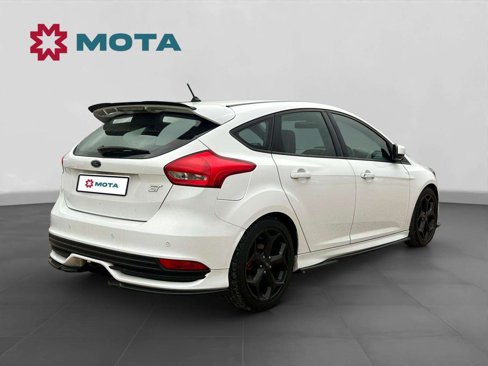 A 2017 FORD FOCUS 2.0T EcoBoost ST-3 Hatchback 5dr Petrol Manual Euro 6 (s/s) (250 ps) A 2017 FORD FOCUS 2.0T EcoBoost ST-3 Hatchback 5dr Petrol Manual Euro 6 (s/s) (250 ps)