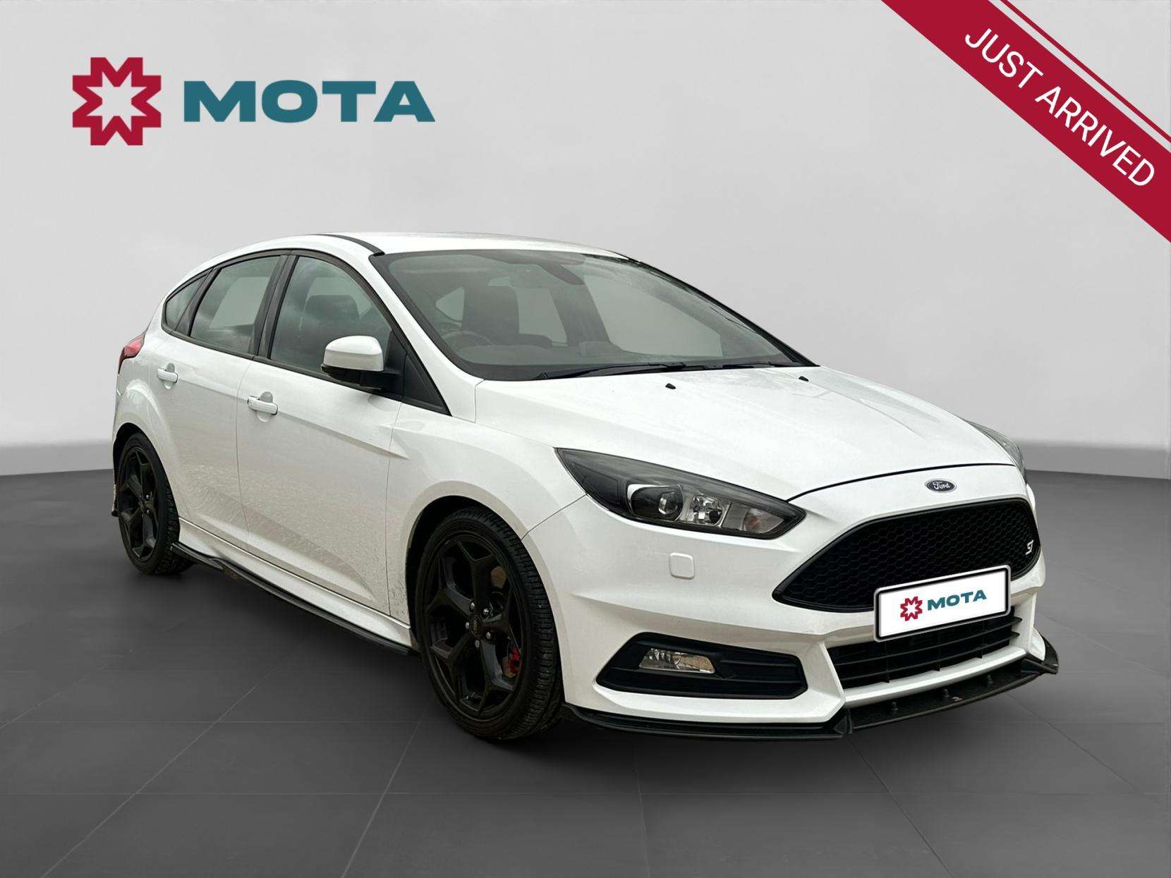 A 2017 FORD FOCUS 2.0T EcoBoost ST-3 Hatchback 5dr Petrol Manual Euro 6 (s/s) (250 ps) A 2017 FORD FOCUS 2.0T EcoBoost ST-3 Hatchback 5dr Petrol Manual Euro 6 (s/s) (250 ps)