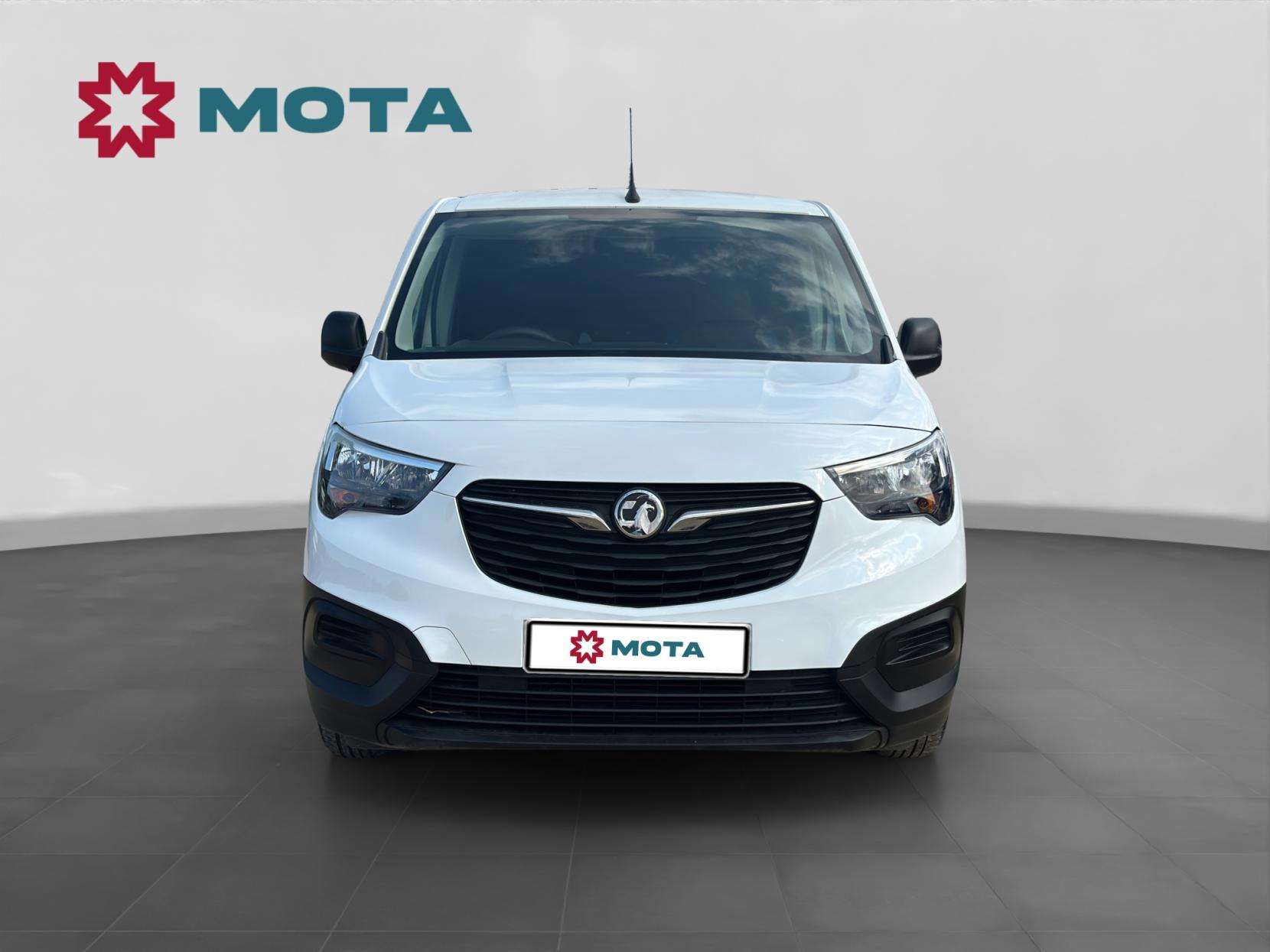 A 2019 VAUXHALL COMBO 1.6 Turbo D 2000 Edition Panel Van 4dr Diesel Manual L1 H1 Euro 6 (s/s) (100 ps) A 2019 VAUXHALL COMBO 1.6 Turbo D 2000 Edition Panel Van 4dr Diesel Manual L1 H1 Euro 6 (s/s) (100 ps)