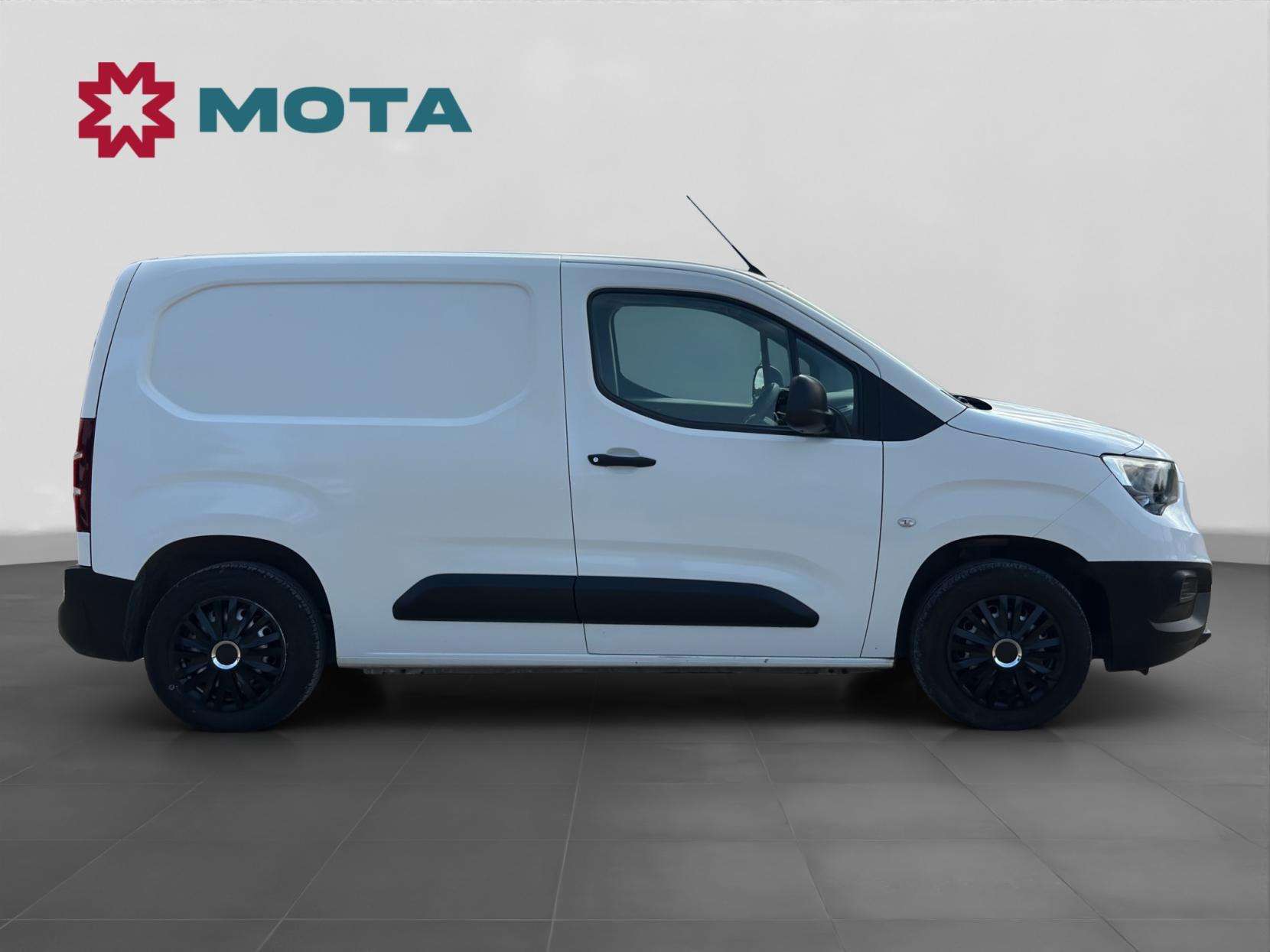 A 2019 VAUXHALL COMBO 1.6 Turbo D 2000 Edition Panel Van 4dr Diesel Manual L1 H1 Euro 6 (s/s) (100 ps) A 2019 VAUXHALL COMBO 1.6 Turbo D 2000 Edition Panel Van 4dr Diesel Manual L1 H1 Euro 6 (s/s) (100 ps)