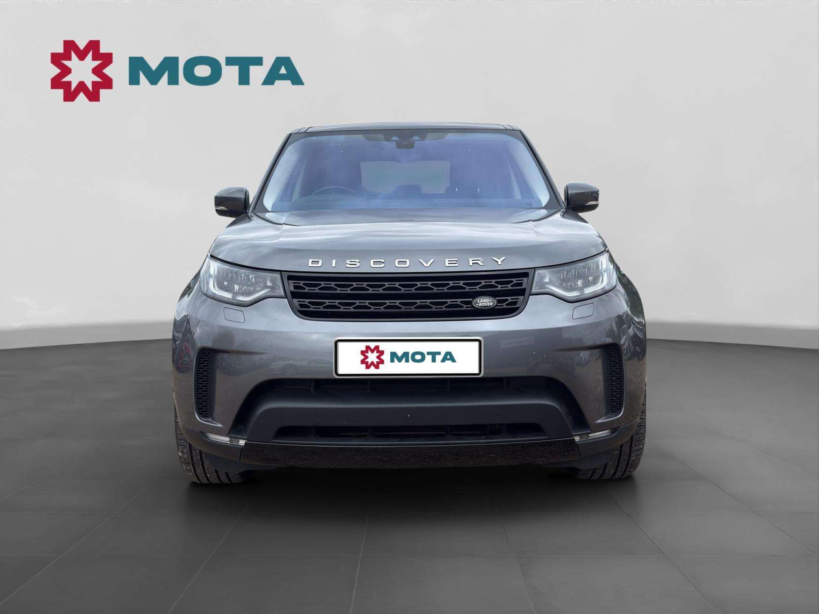 A 2017 LAND ROVER DISCOVERY 3.0 TD V6 HSE Luxury SUV 5dr Diesel Auto 4WD Euro 6 (s/s) (258 ps) A 2017 LAND ROVER DISCOVERY 3.0 TD V6 HSE Luxury SUV 5dr Diesel Auto 4WD Euro 6 (s/s) (258 ps)