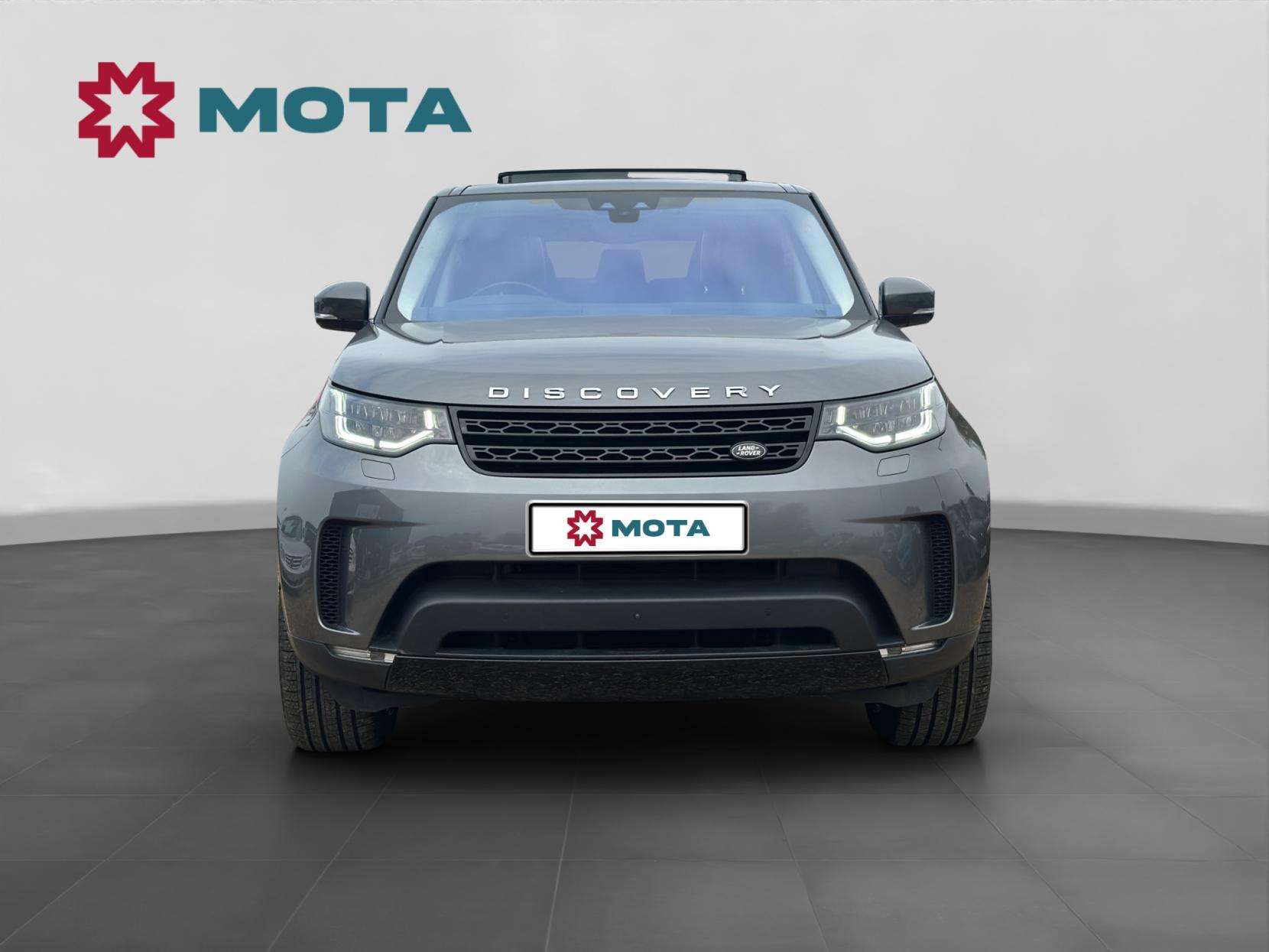 A 2017 LAND ROVER DISCOVERY 3.0 TD V6 HSE Luxury SUV 5dr Diesel Auto 4WD Euro 6 (s/s) (258 ps) A 2017 LAND ROVER DISCOVERY 3.0 TD V6 HSE Luxury SUV 5dr Diesel Auto 4WD Euro 6 (s/s) (258 ps)